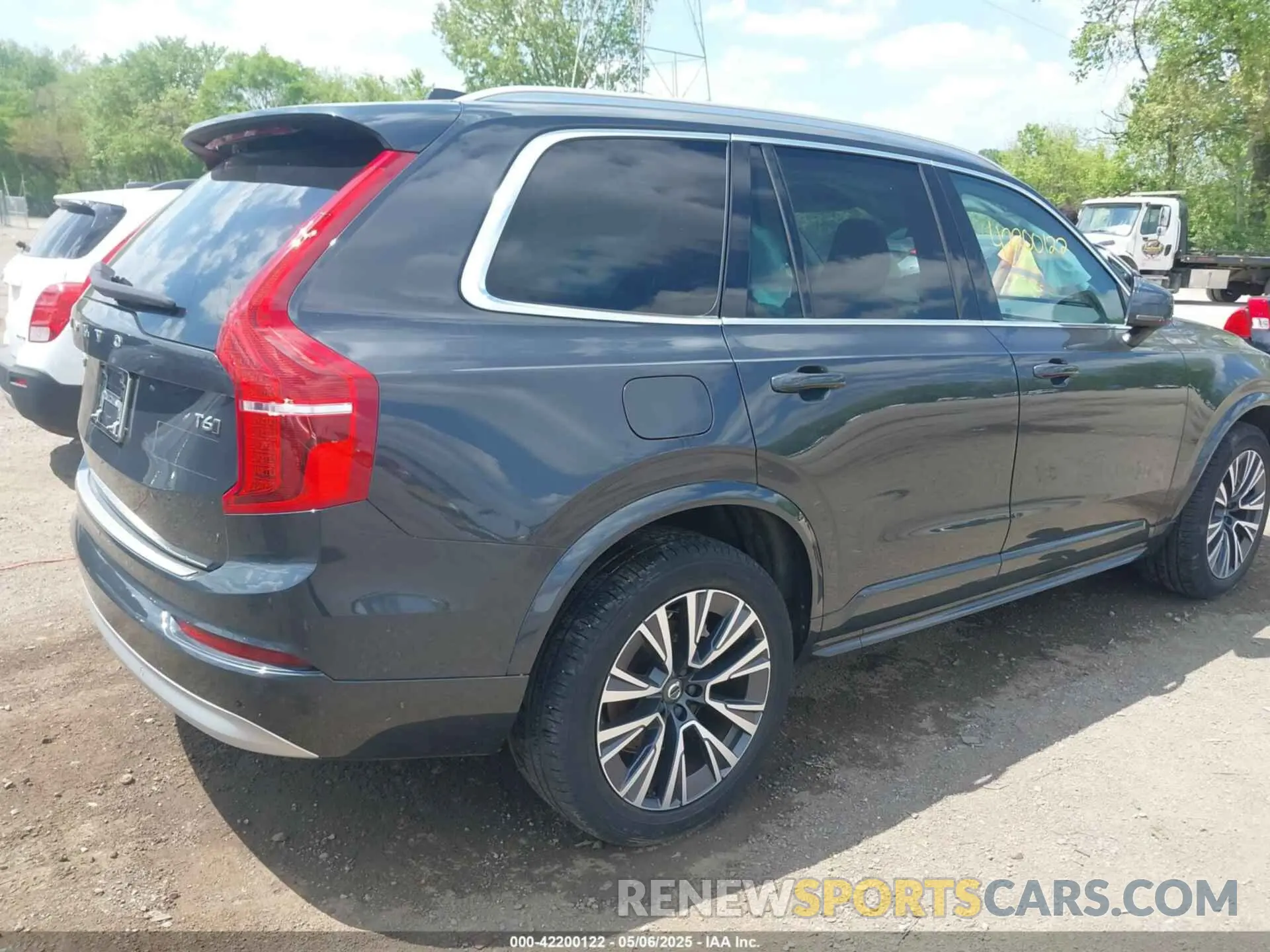 4 Photograph of a damaged car YV4A22PK2N1782723 VOLVO XC90 2022
