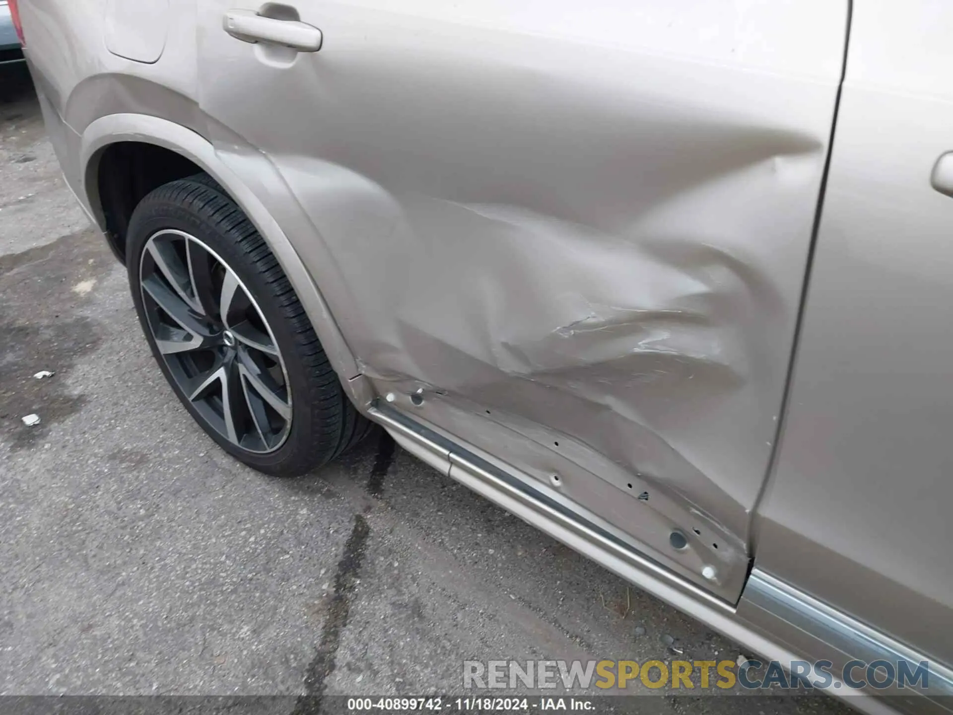 6 Photograph of a damaged car YV40621N1P1991537 VOLVO XC90 2023