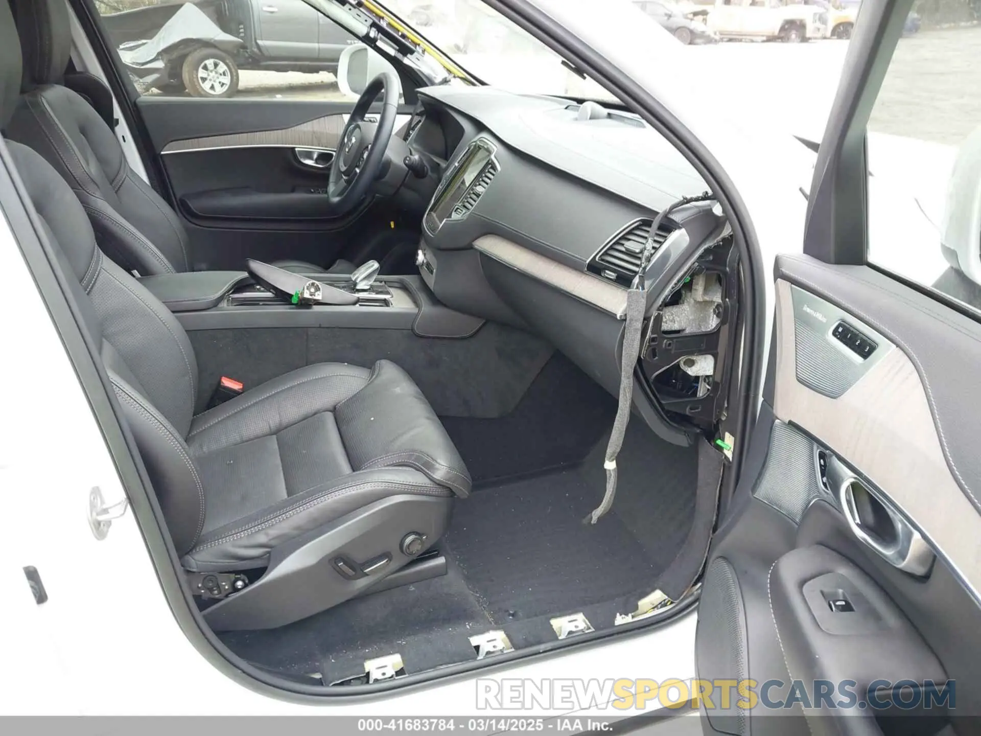 5 Photograph of a damaged car YV4062PA8P1959317 VOLVO XC90 2023