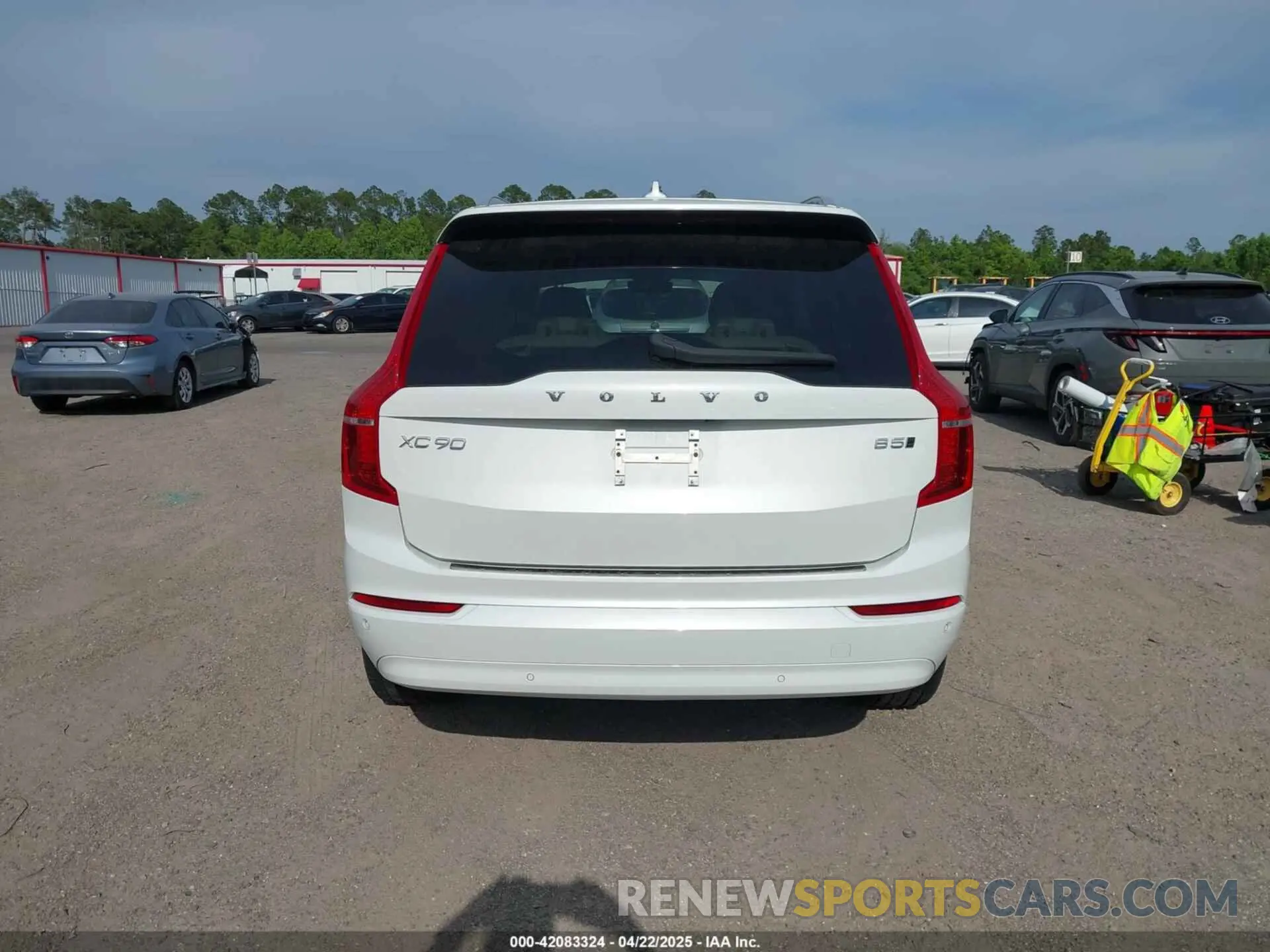 17 Photograph of a damaged car YV4L12PK0P1909337 VOLVO XC90 2023