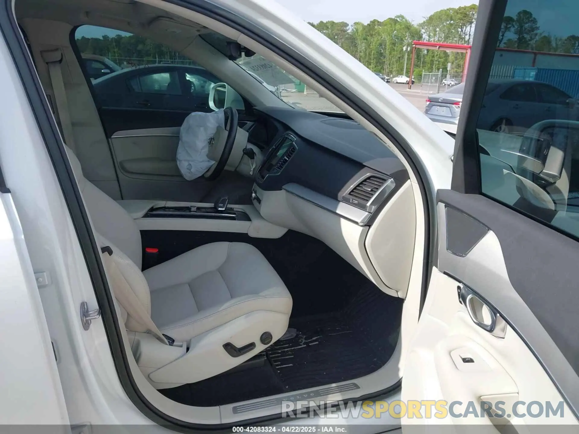5 Photograph of a damaged car YV4L12PK0P1909337 VOLVO XC90 2023