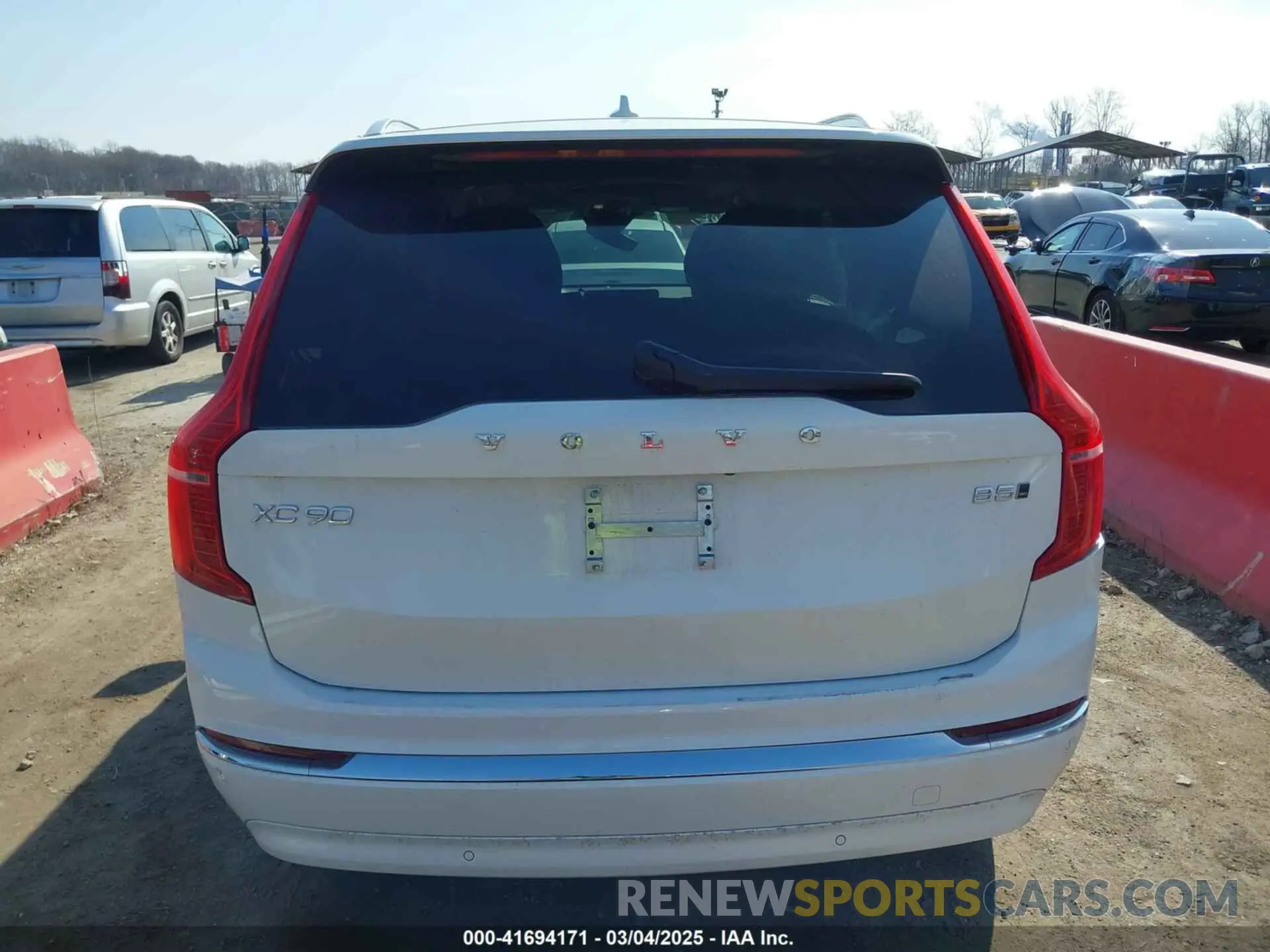 17 Photograph of a damaged car YV4L12PN5P1972993 VOLVO XC90 2023