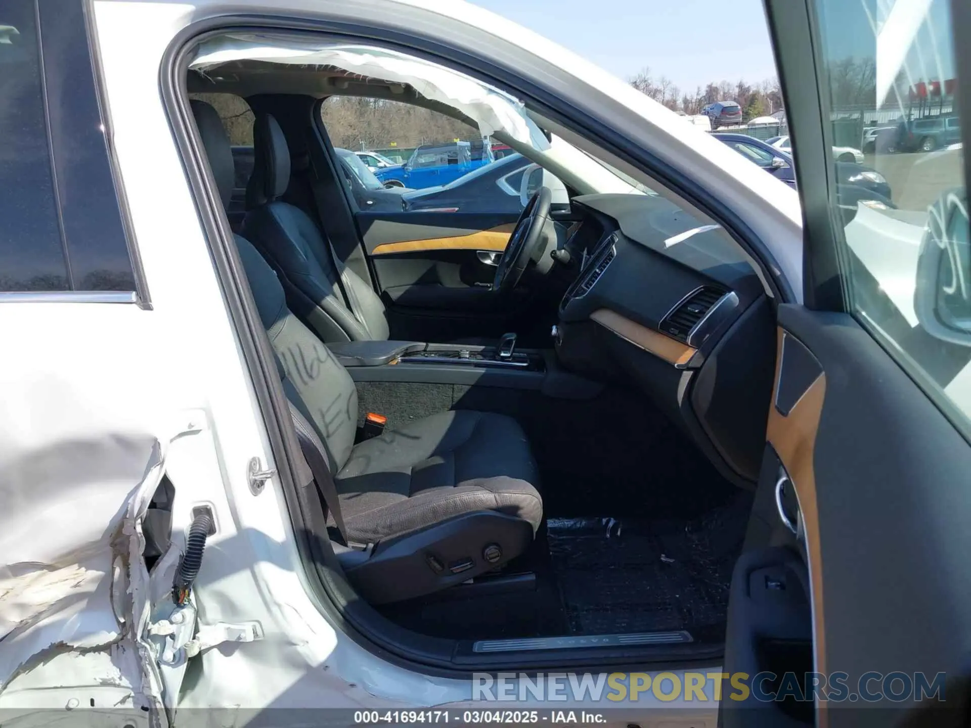 5 Photograph of a damaged car YV4L12PN5P1972993 VOLVO XC90 2023
