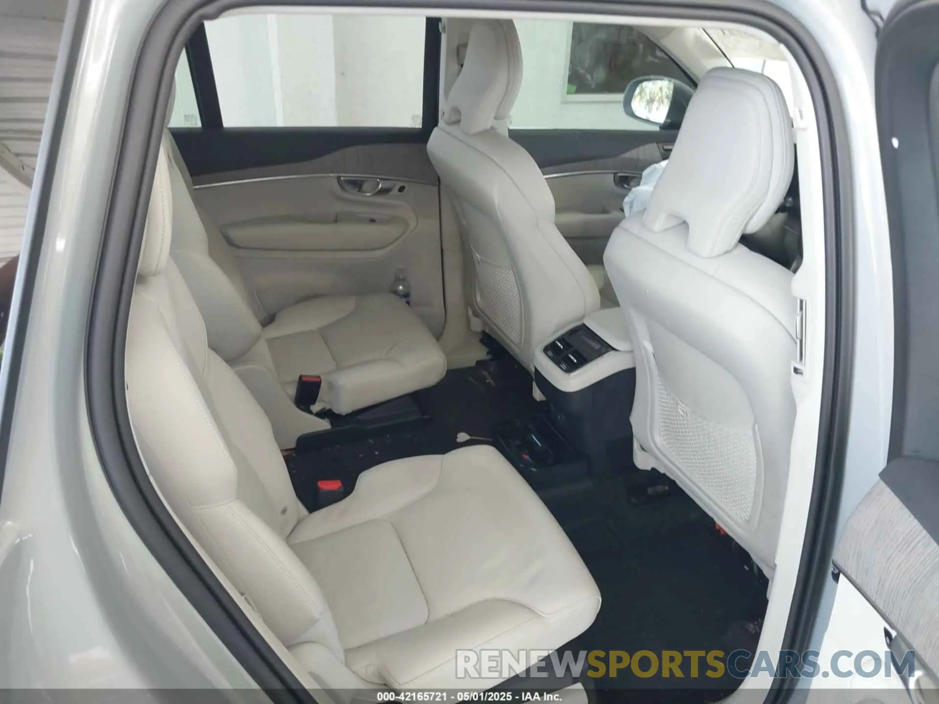 8 Фотография поврежденного автомобиля YV4062JEXR1201106 VOLVO XC90 2024