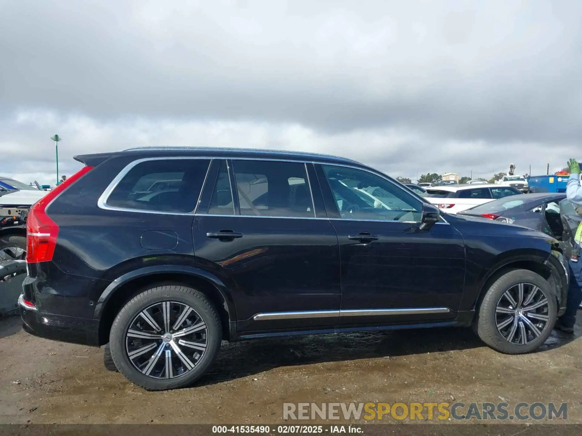 14 Photograph of a damaged car YV4062PE2R1218604 VOLVO XC90 2024