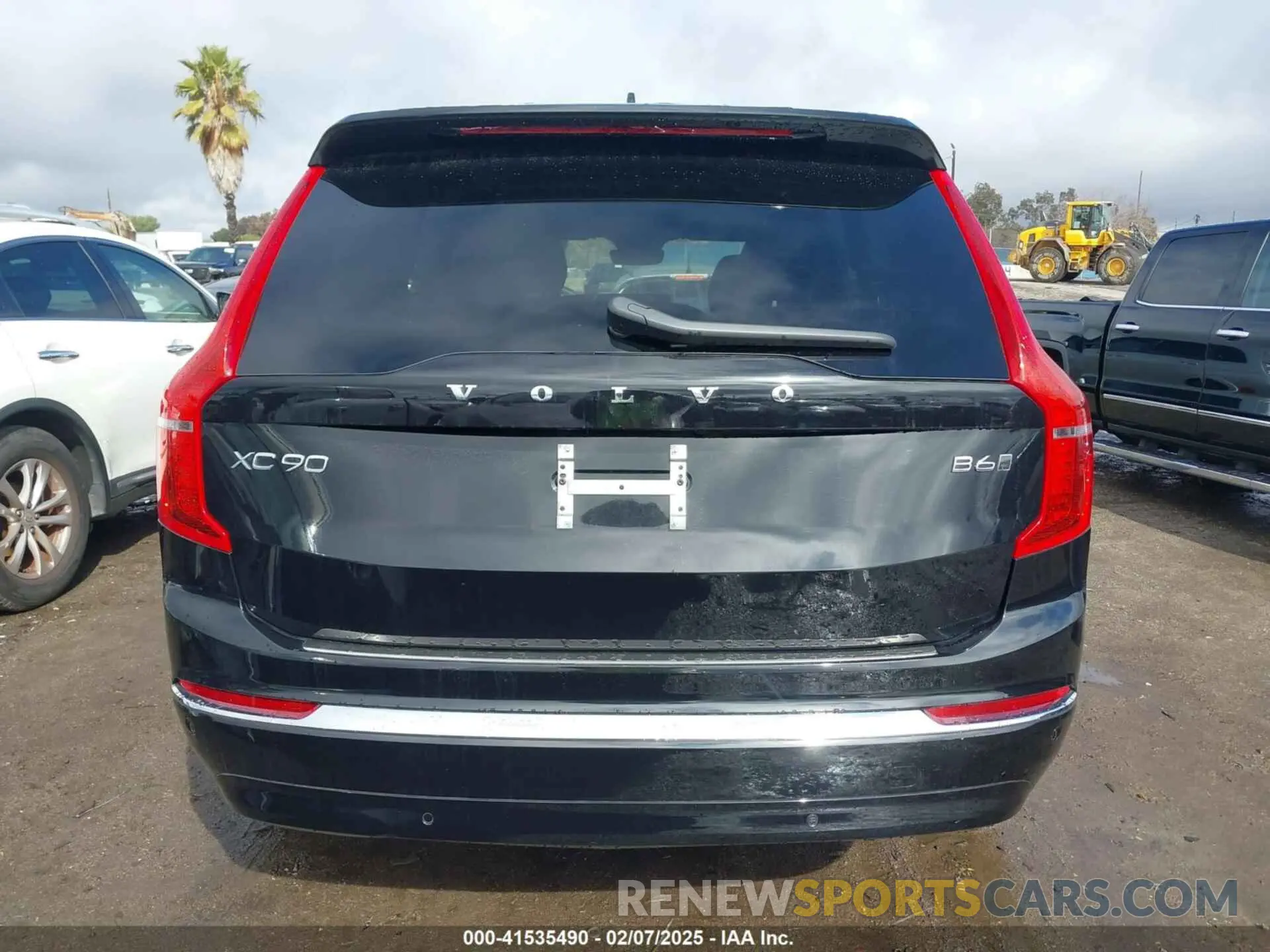 17 Photograph of a damaged car YV4062PE2R1218604 VOLVO XC90 2024