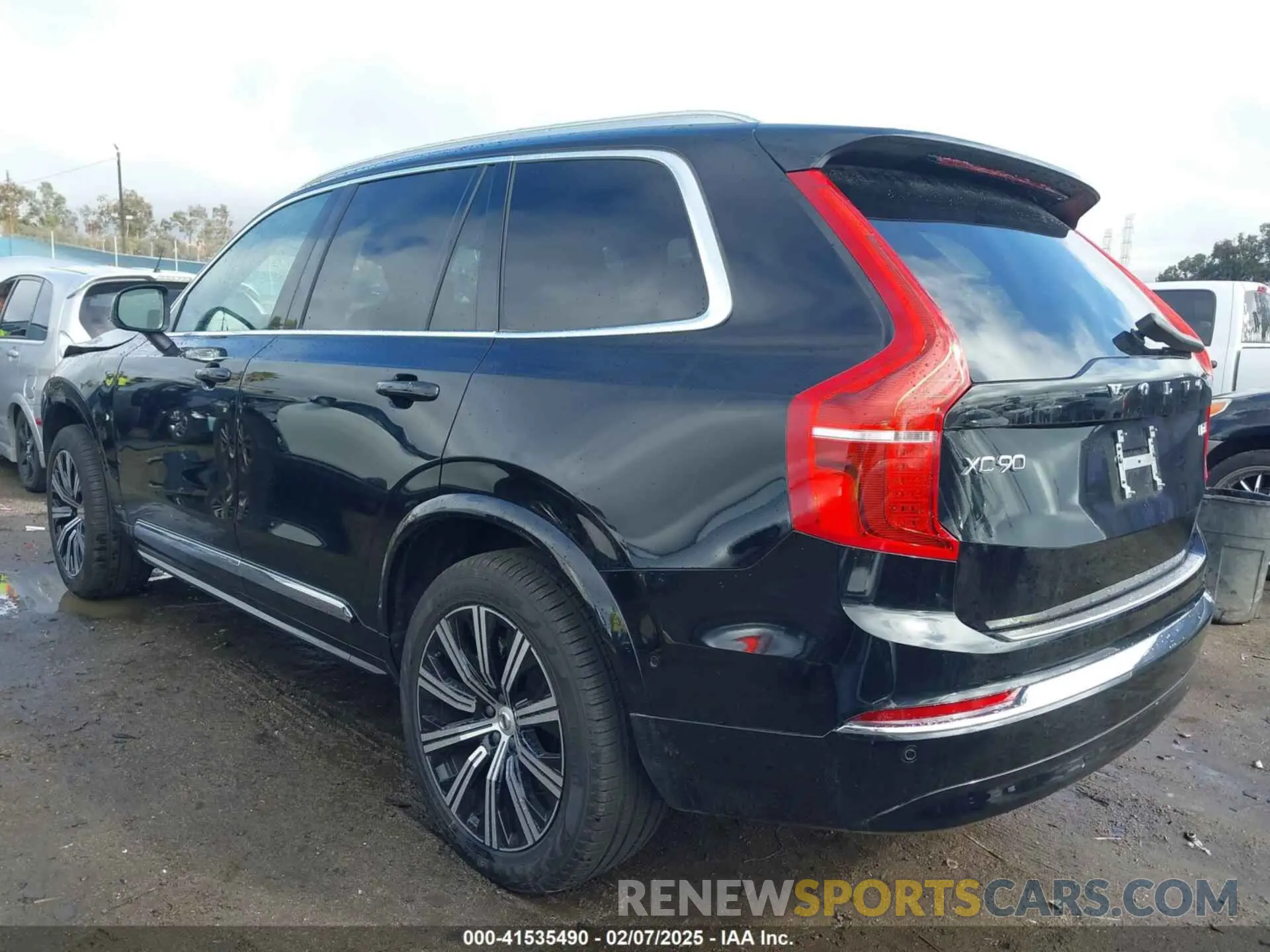 3 Photograph of a damaged car YV4062PE2R1218604 VOLVO XC90 2024