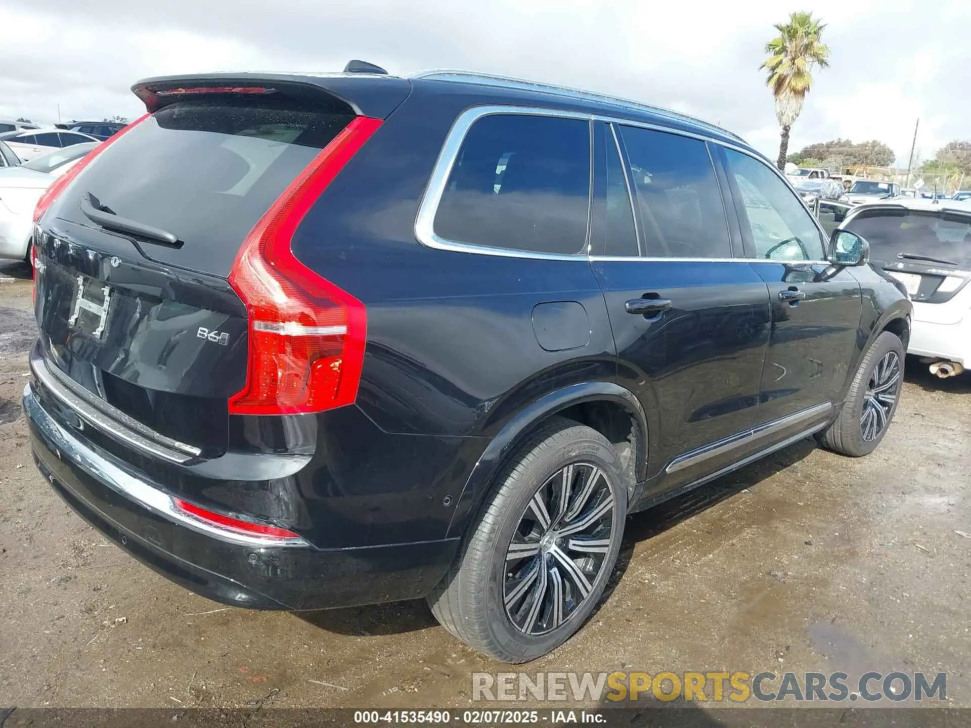 4 Photograph of a damaged car YV4062PE2R1218604 VOLVO XC90 2024