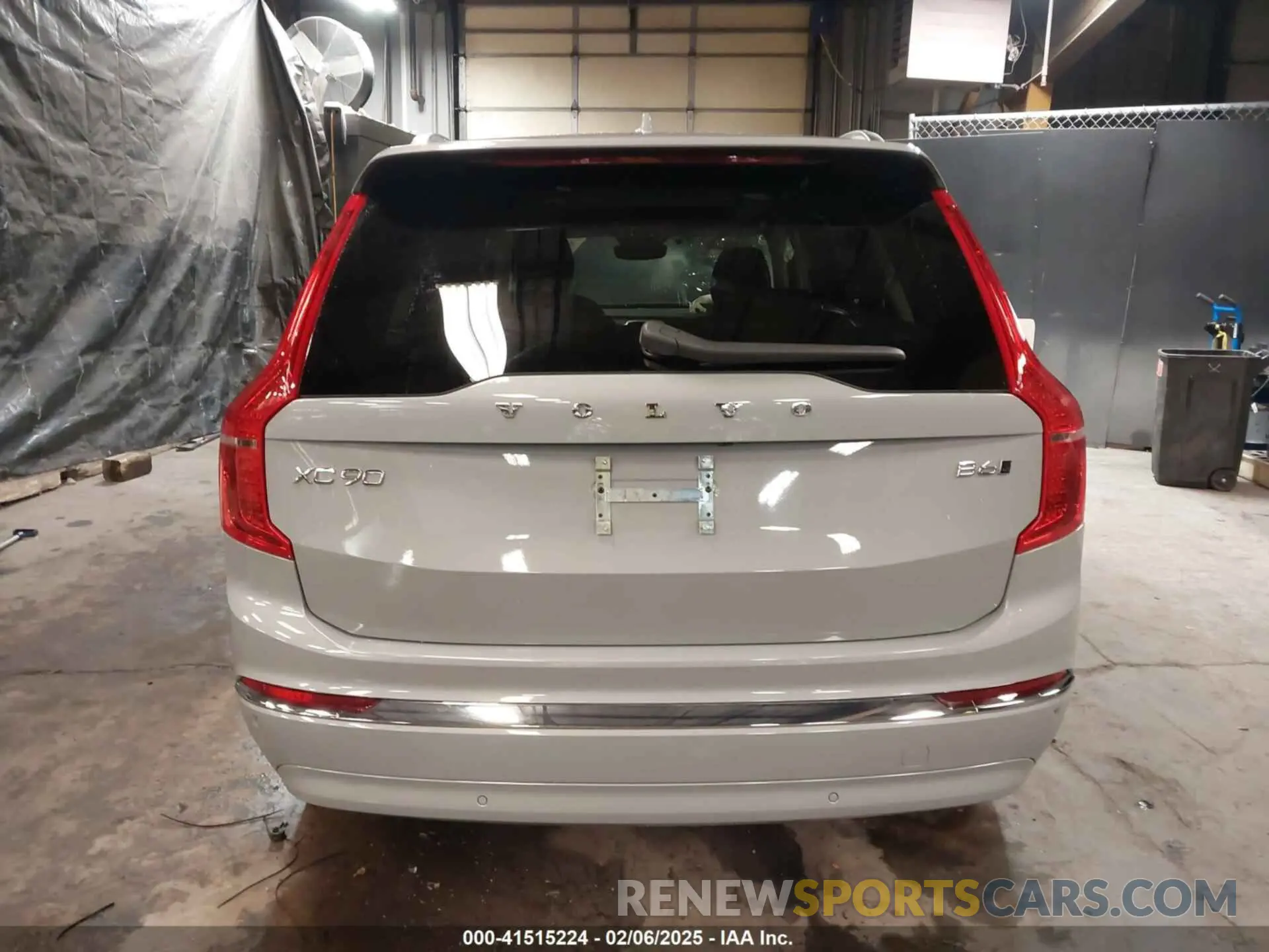 16 Photograph of a damaged car YV4062PE3R1190313 VOLVO XC90 2024