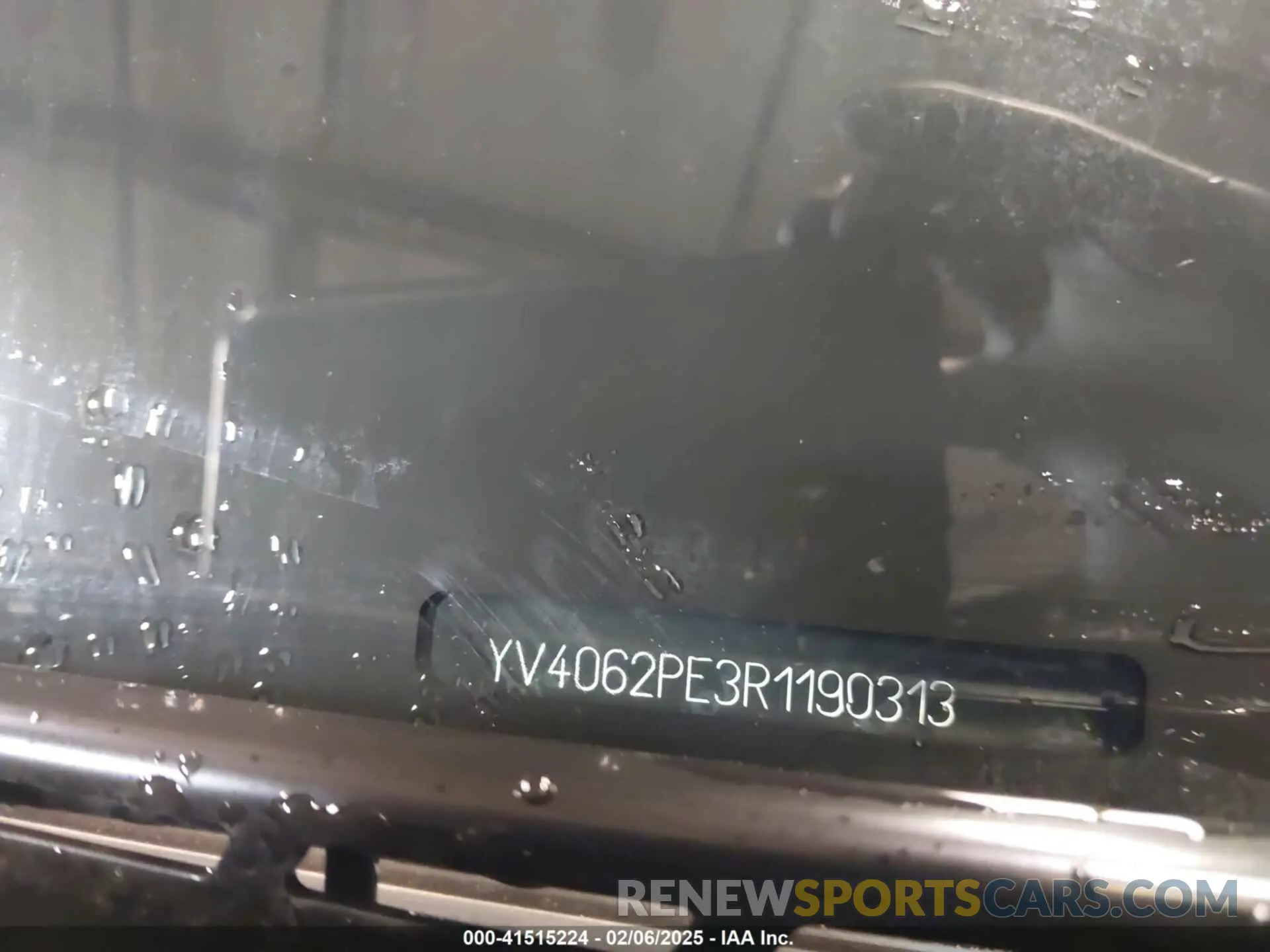17 Photograph of a damaged car YV4062PE3R1190313 VOLVO XC90 2024