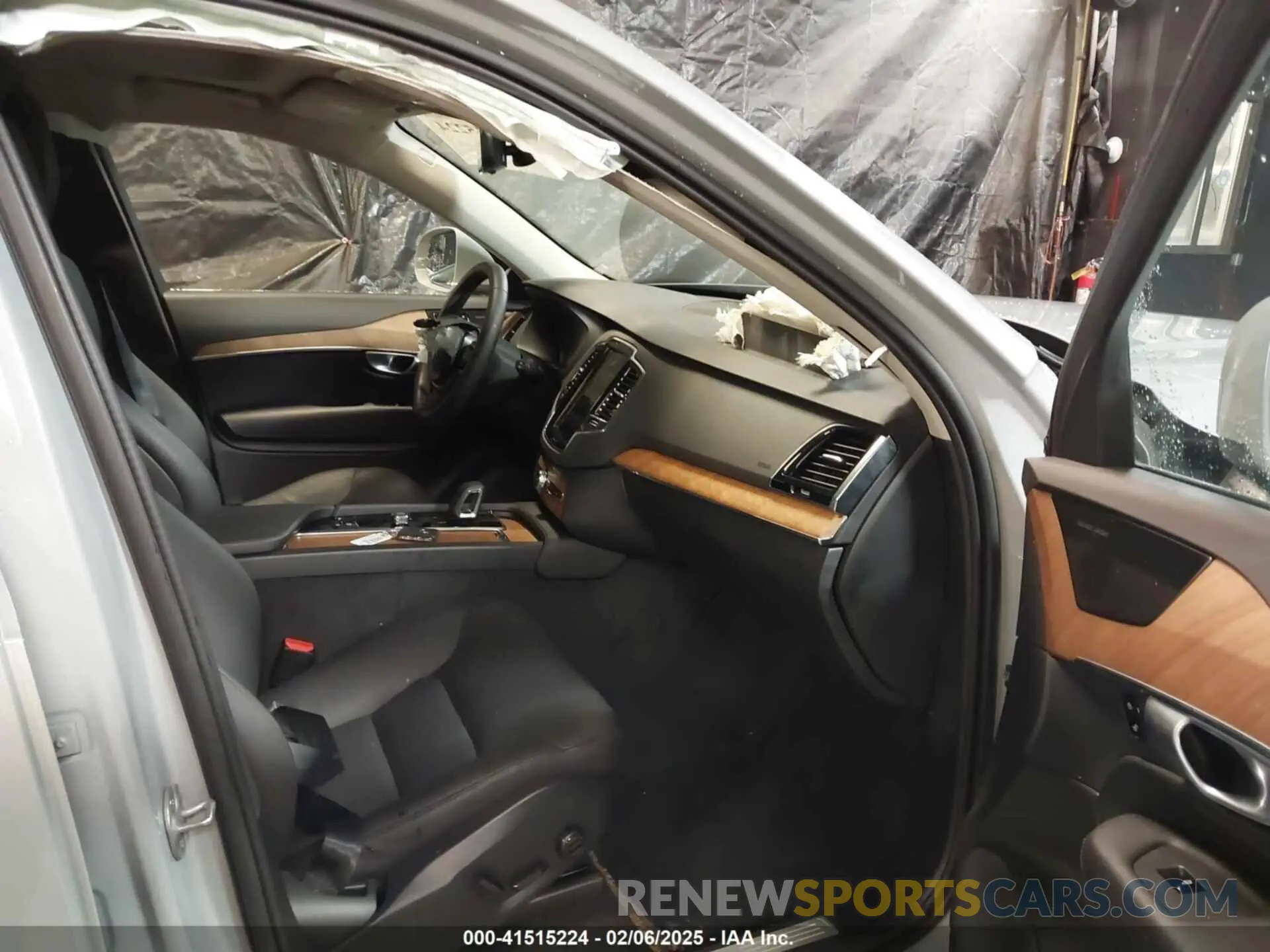 5 Photograph of a damaged car YV4062PE3R1190313 VOLVO XC90 2024