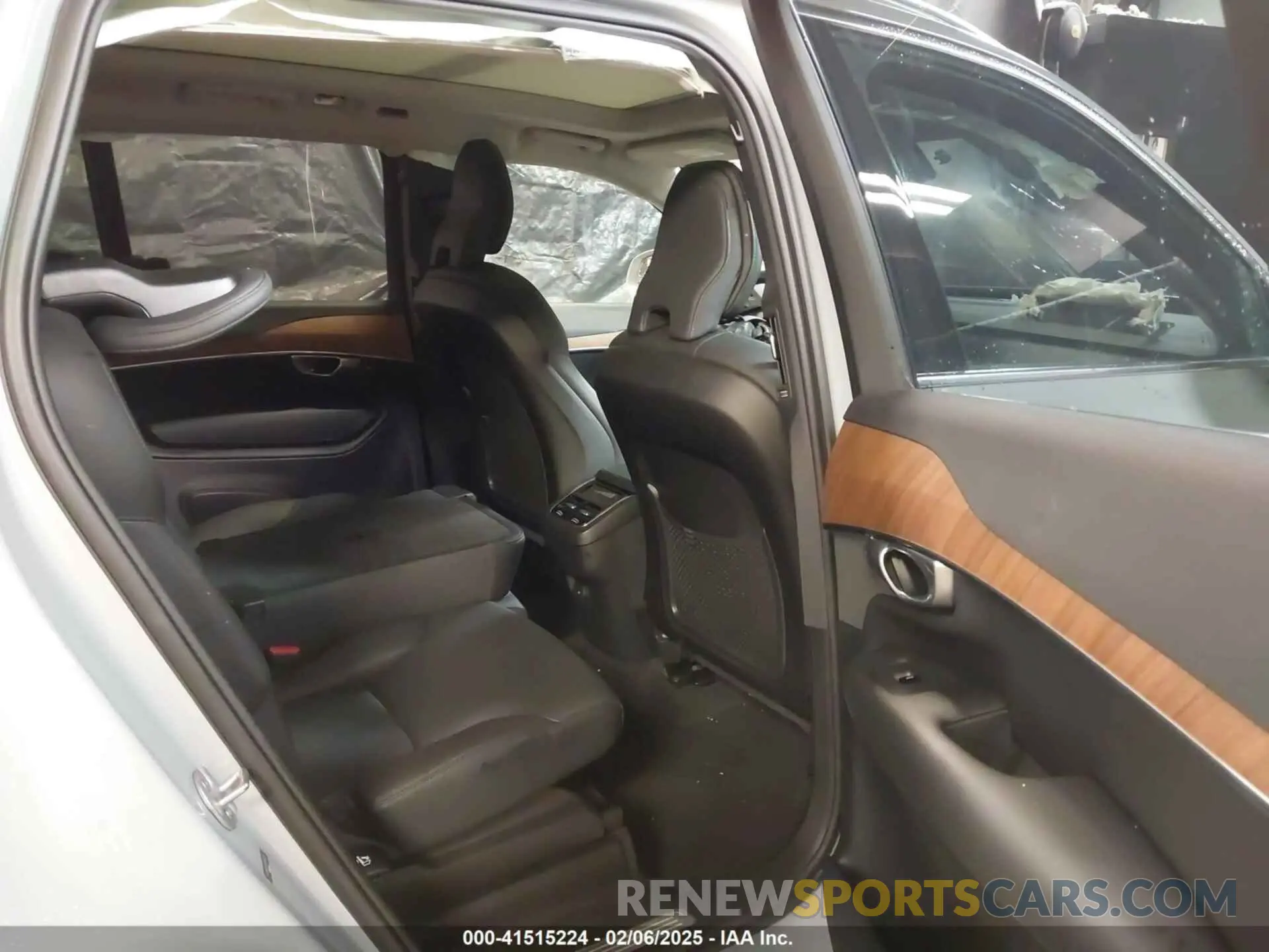 8 Photograph of a damaged car YV4062PE3R1190313 VOLVO XC90 2024