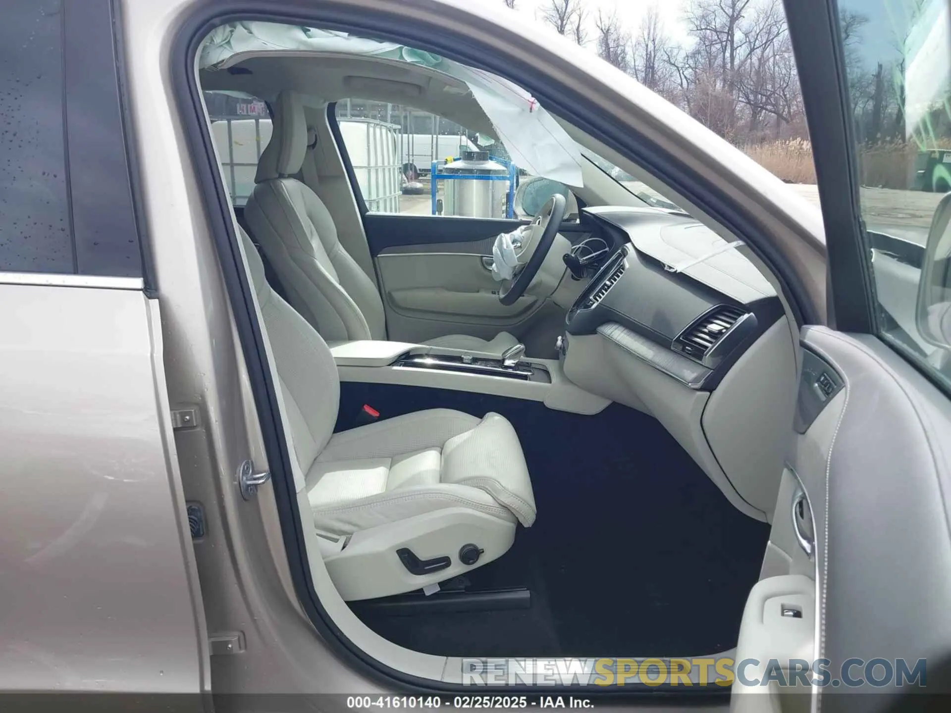 5 Photograph of a damaged car YV4062PF4R1208682 VOLVO XC90 2024