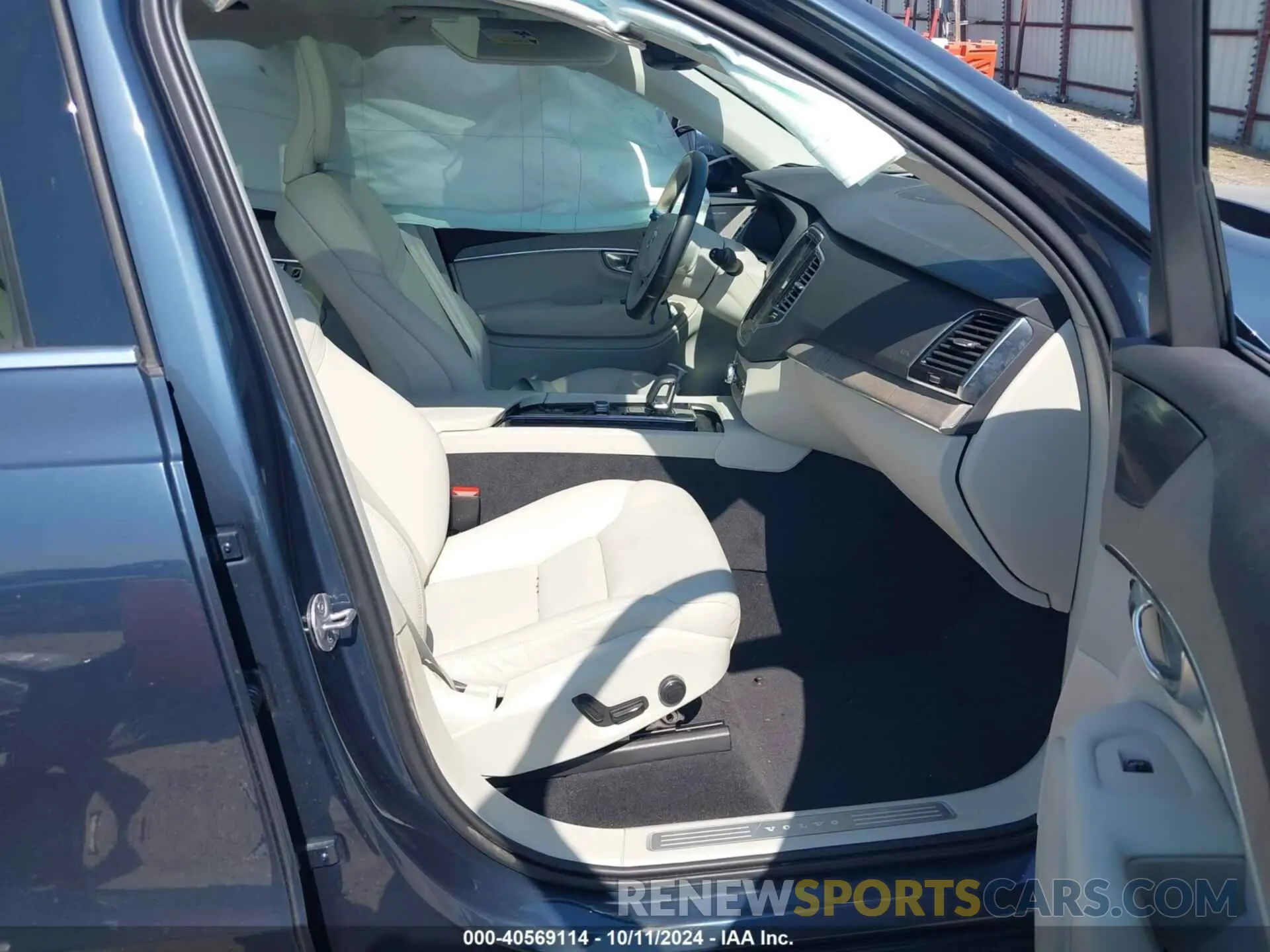 5 Photograph of a damaged car YV4L12PE7R1150571 VOLVO XC90 2024
