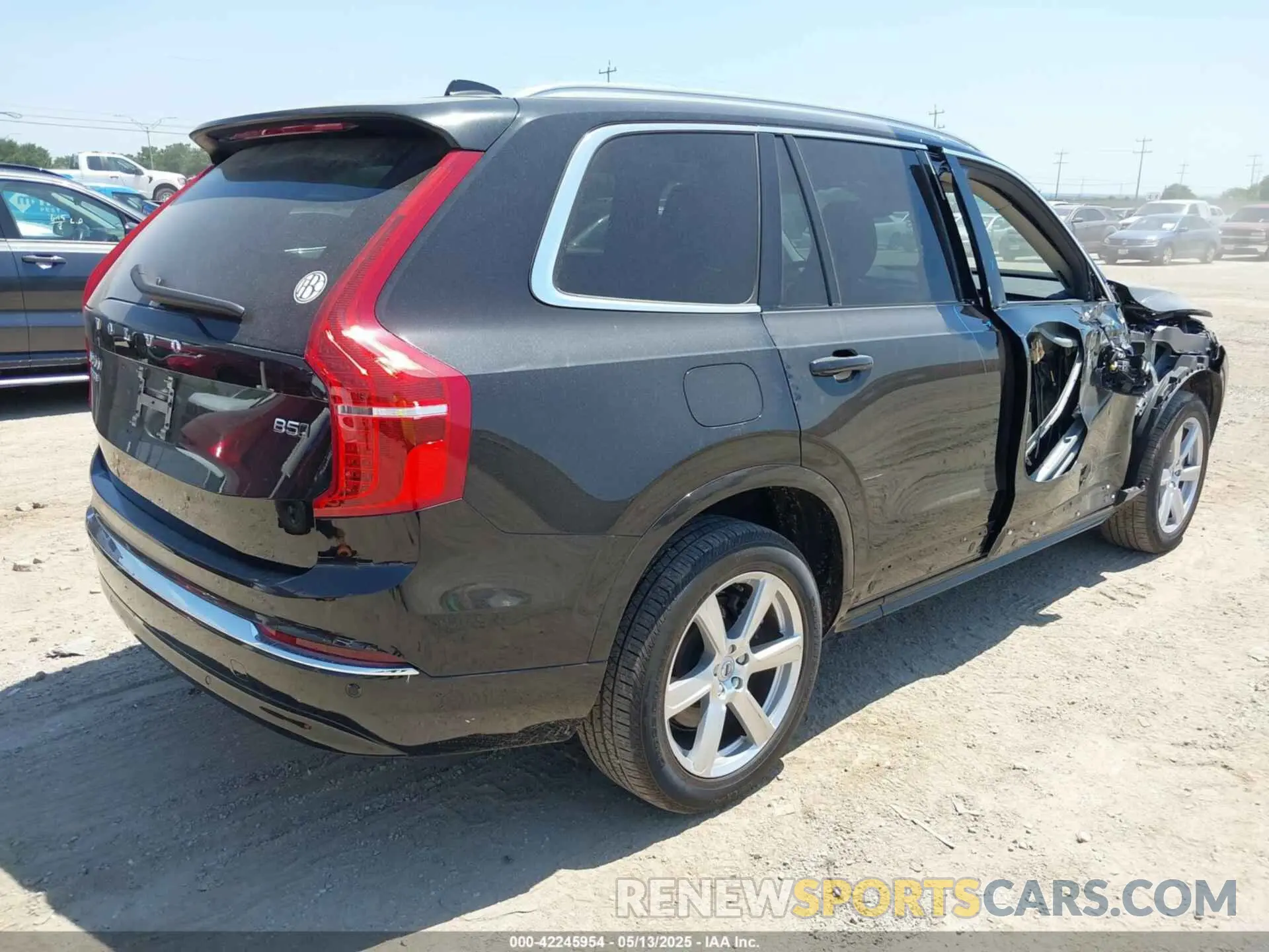 4 Photograph of a damaged car YV4L12PK0R1165211 VOLVO XC90 2024