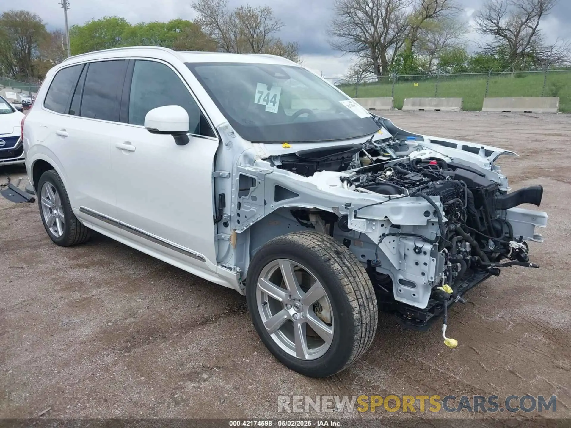 1 Photograph of a damaged car YV4L12PK2R1195584 VOLVO XC90 2024