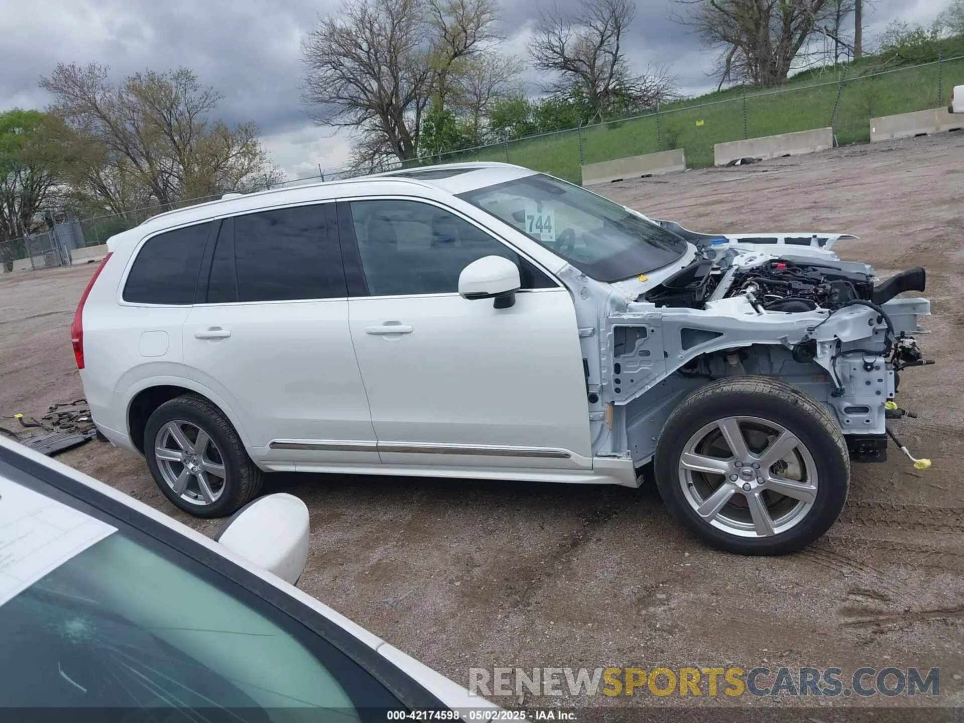 14 Photograph of a damaged car YV4L12PK2R1195584 VOLVO XC90 2024