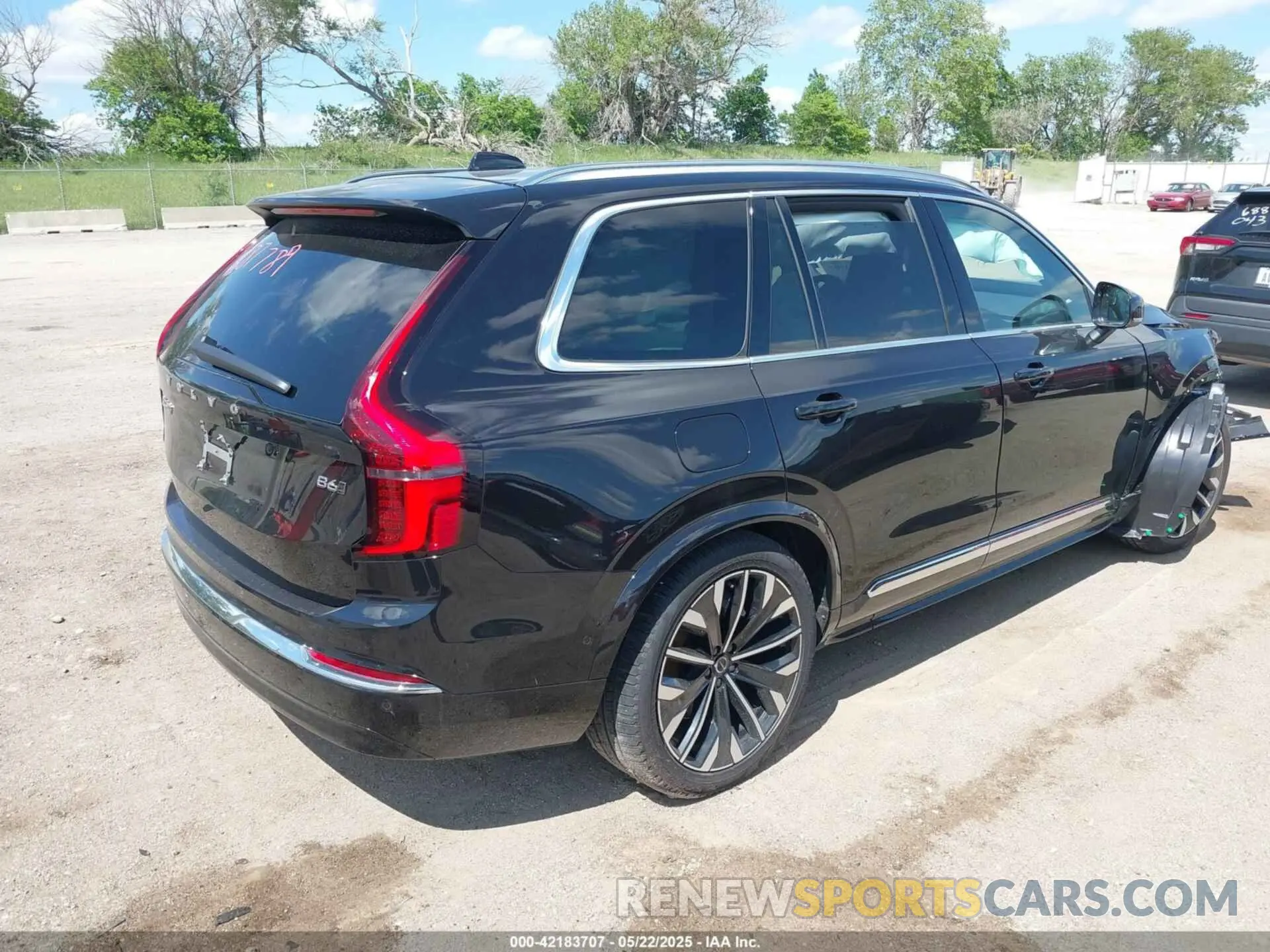 4 Фотография поврежденного автомобиля YV4062JB6S1373774 VOLVO XC90 2025