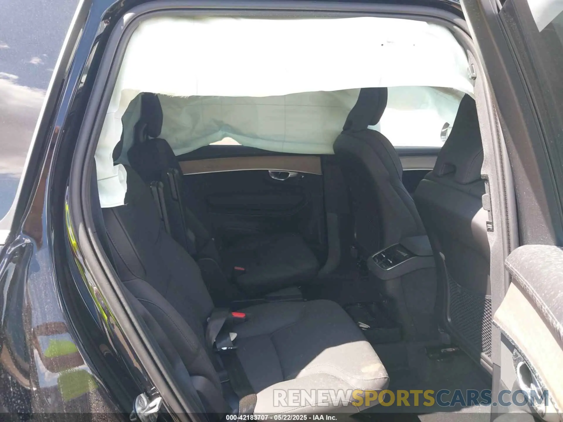 8 Фотография поврежденного автомобиля YV4062JB6S1373774 VOLVO XC90 2025