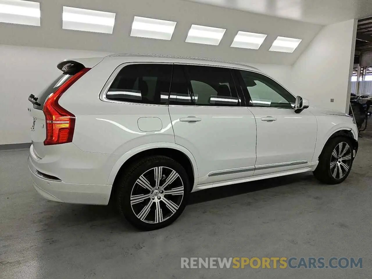 3 Фотография поврежденного автомобиля YV4H60CK6R1257389 VOLVO XC90 CORE 2024