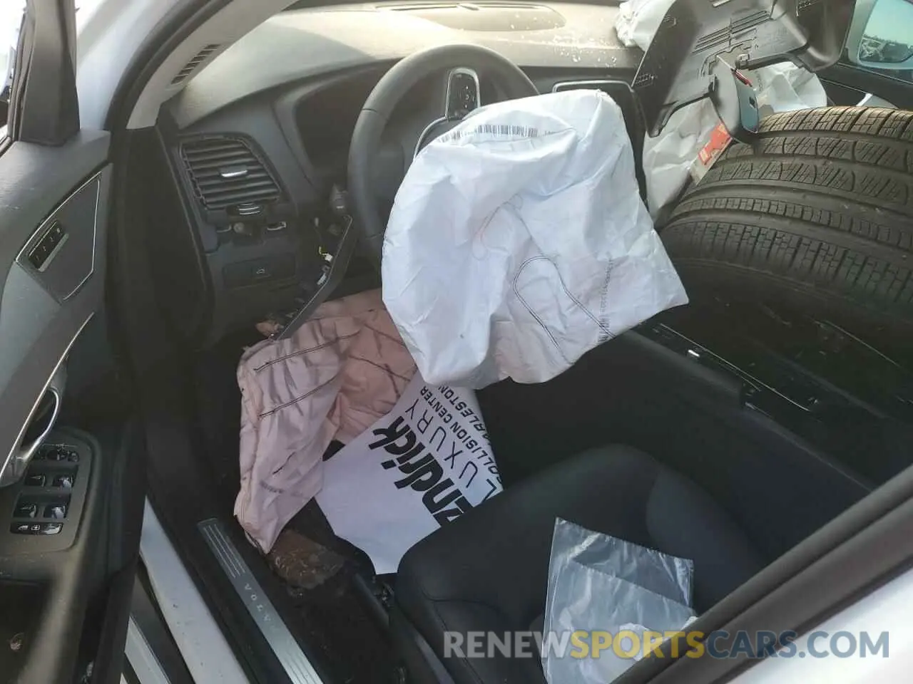8 Photograph of a damaged car YV4L12PKXR1183828 VOLVO XC90 CORE 2024