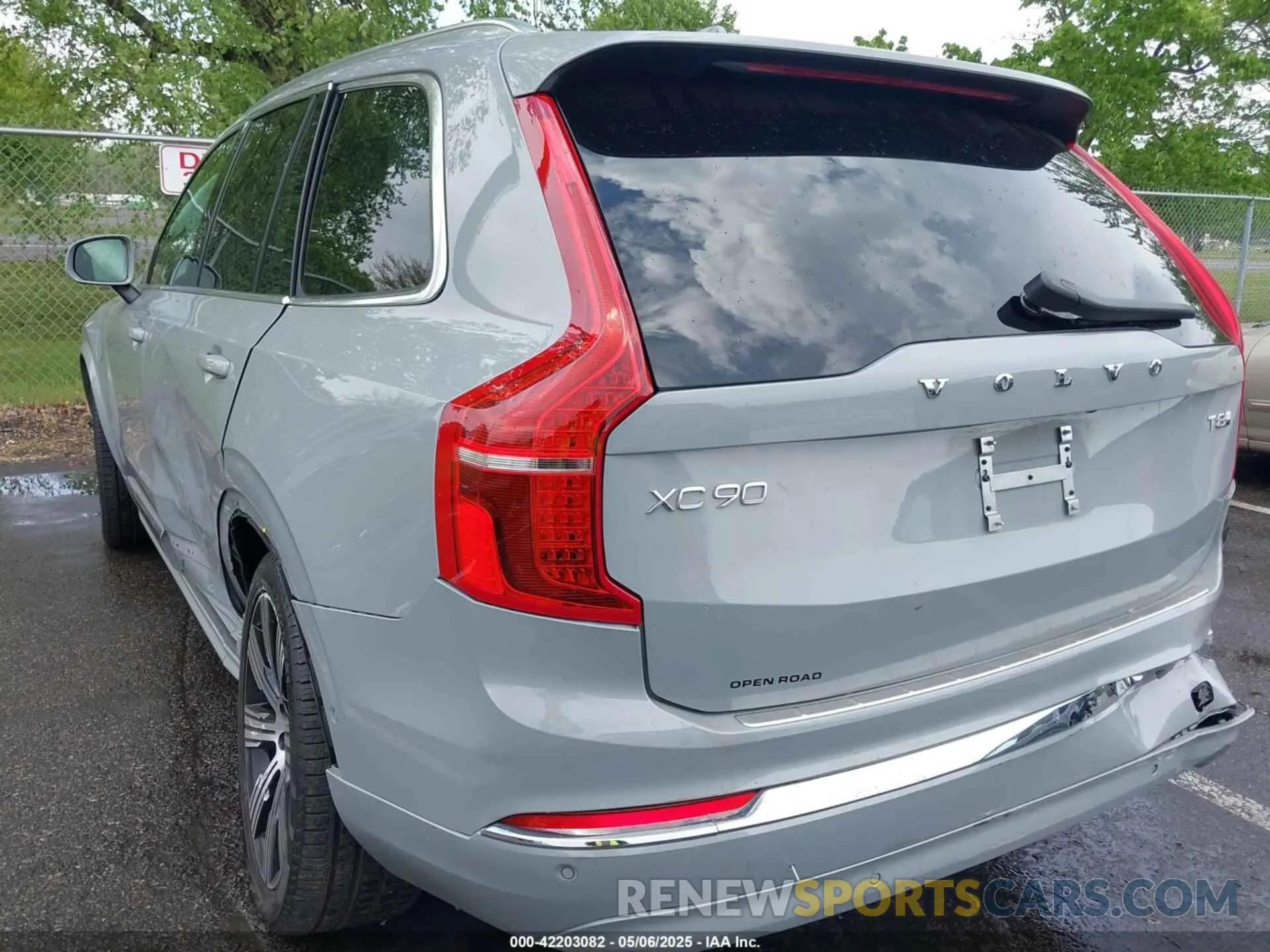 3 Фотография поврежденного автомобиля YV4H60PE1S1328346 VOLVO XC90 PLUG-IN HYBRID 2025