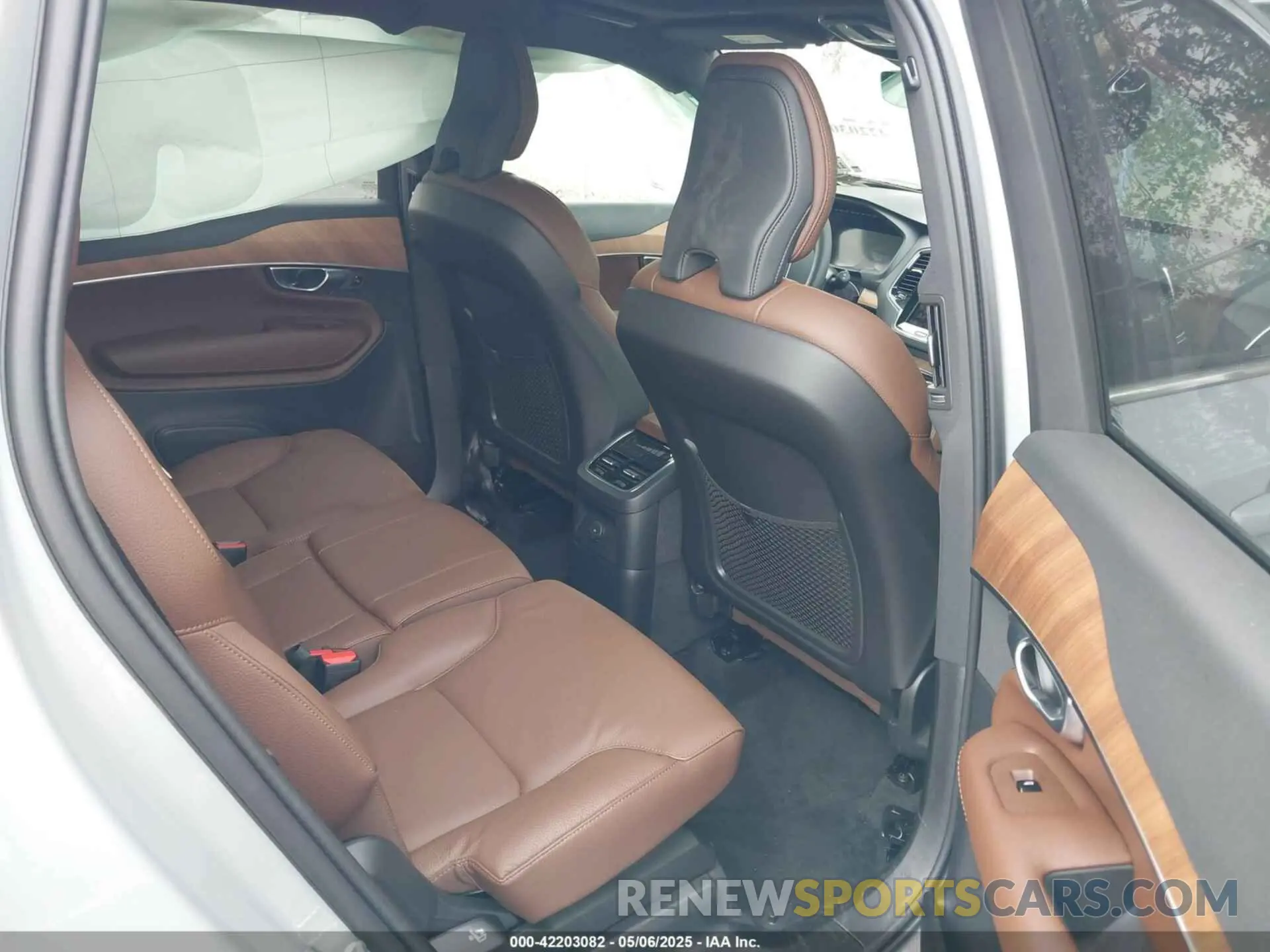8 Фотография поврежденного автомобиля YV4H60PE1S1328346 VOLVO XC90 PLUG-IN HYBRID 2025