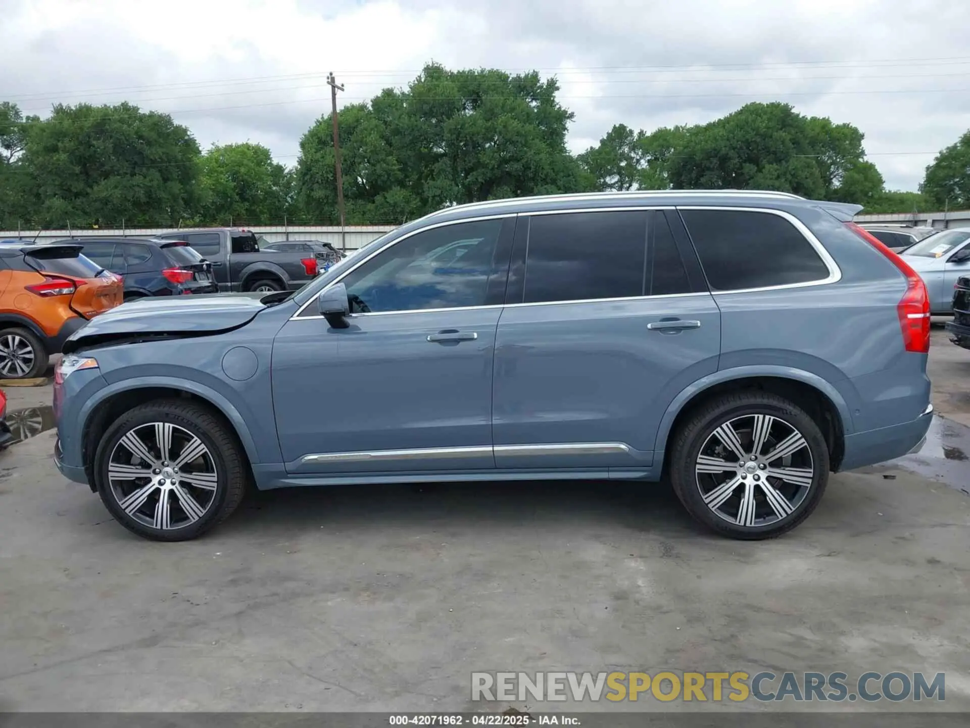 15 Фотография поврежденного автомобиля YV4BR00L8M1680722 VOLVO XC90 RECHARGE PLUG-IN HYBRID 2021