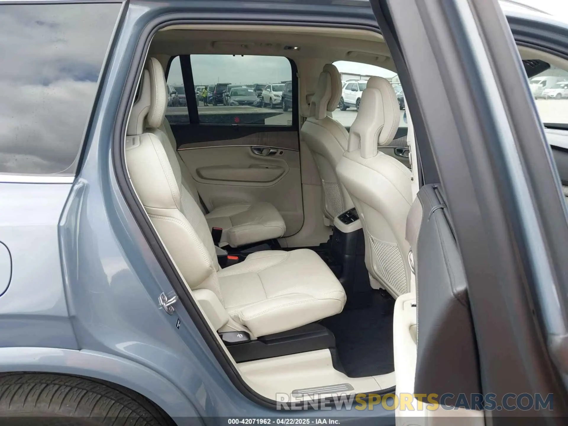 8 Фотография поврежденного автомобиля YV4BR00L8M1680722 VOLVO XC90 RECHARGE PLUG-IN HYBRID 2021