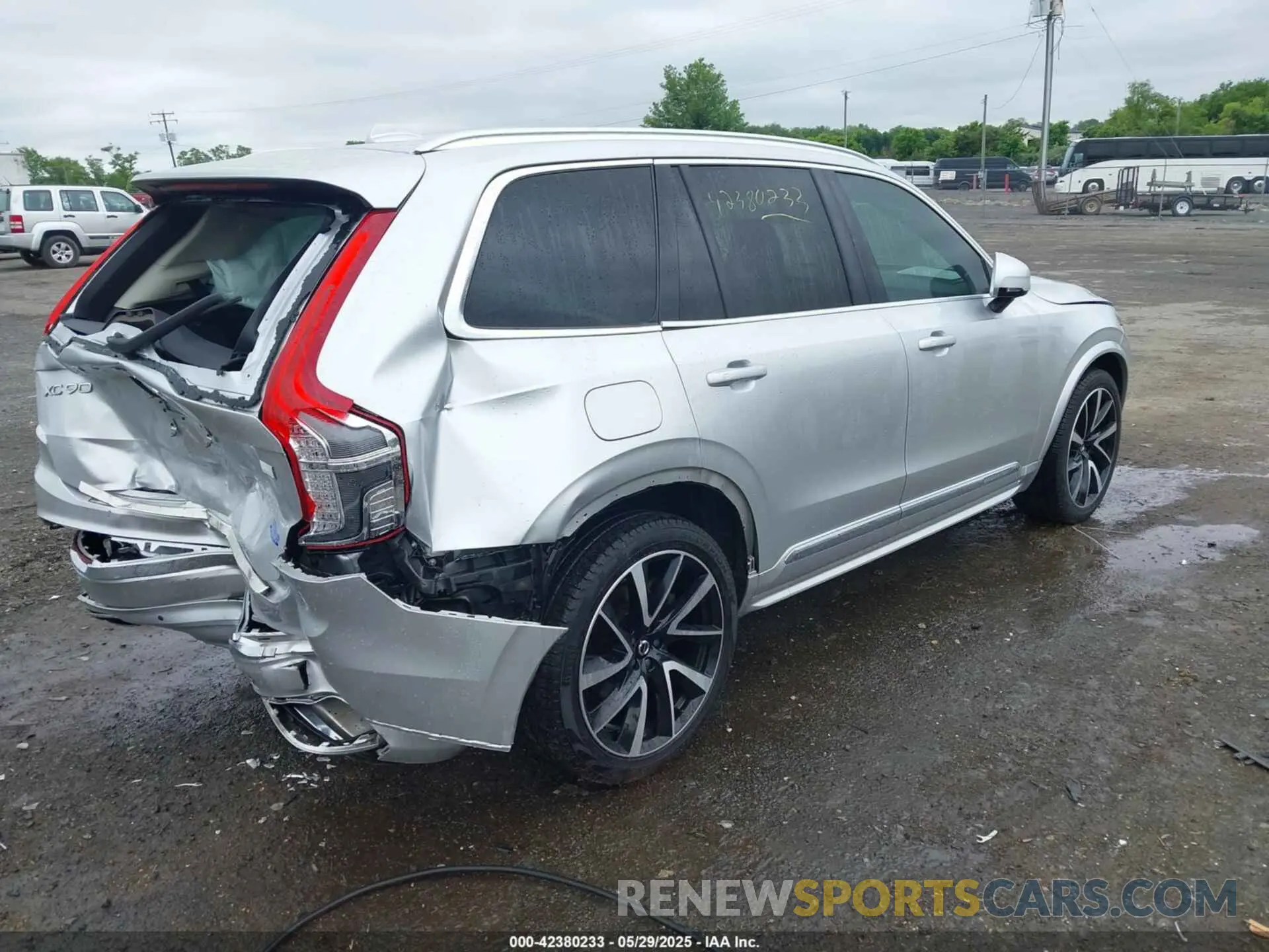 4 Photograph of a damaged car YV4BR0CK9M1692719 VOLVO XC90 RECHARGE PLUG-IN HYBRID 2021
