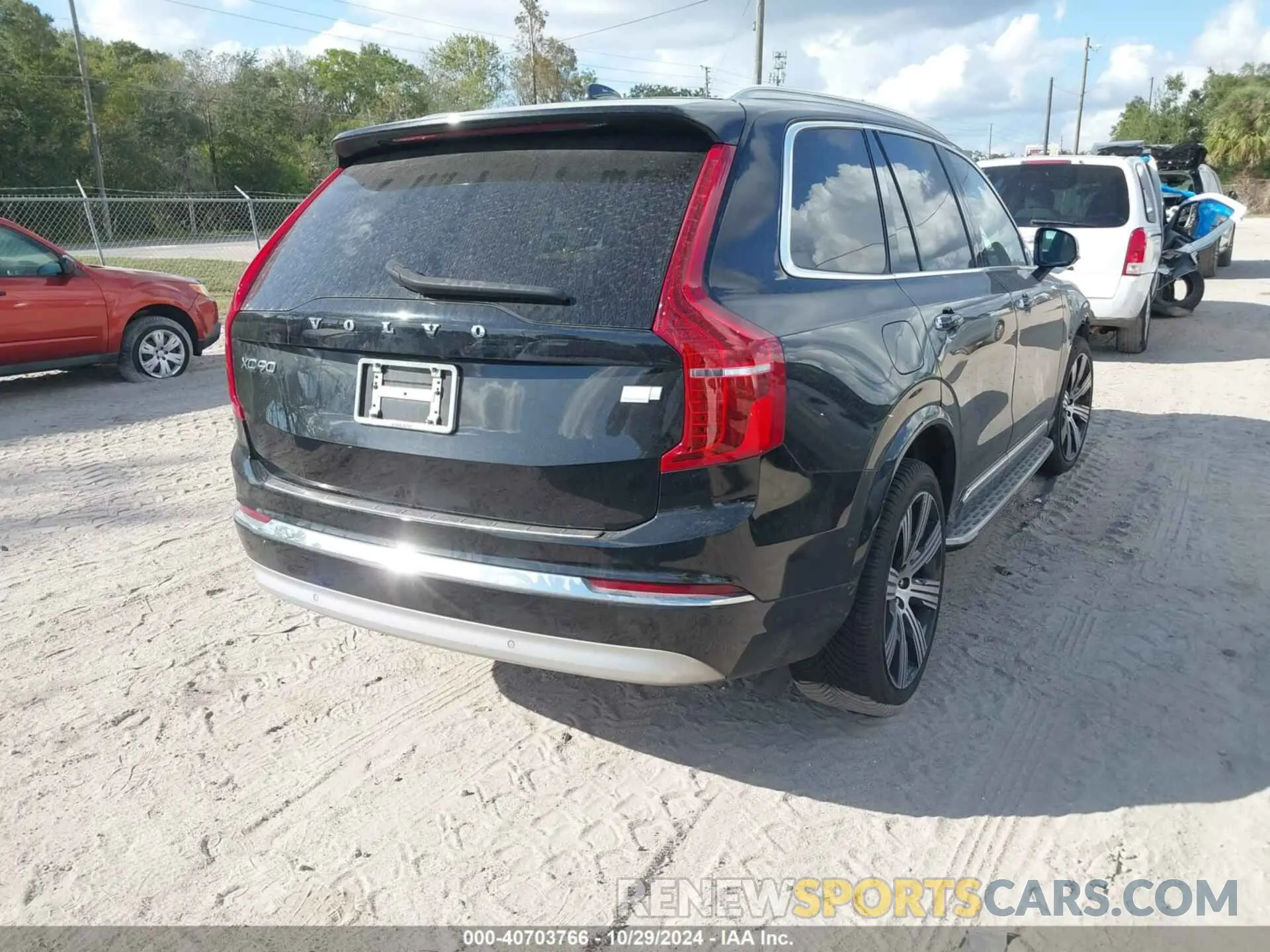 4 Photograph of a damaged car YV4BR0CL9N1813646 VOLVO XC90 RECHARGE PLUG-IN HYBRID 2022