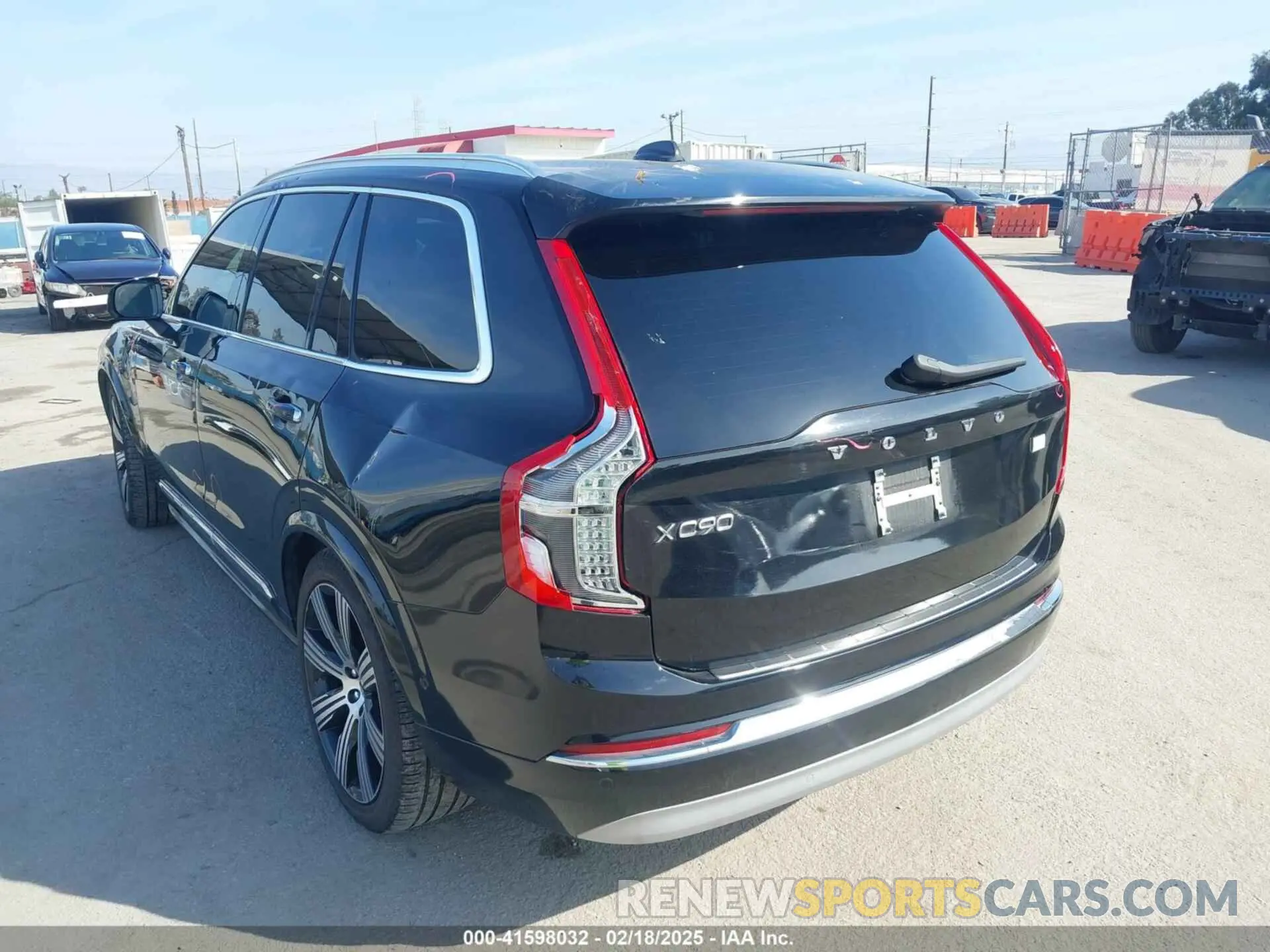 3 Фотография поврежденного автомобиля YV4BR0CLXN1792757 VOLVO XC90 RECHARGE PLUG-IN HYBRID 2022
