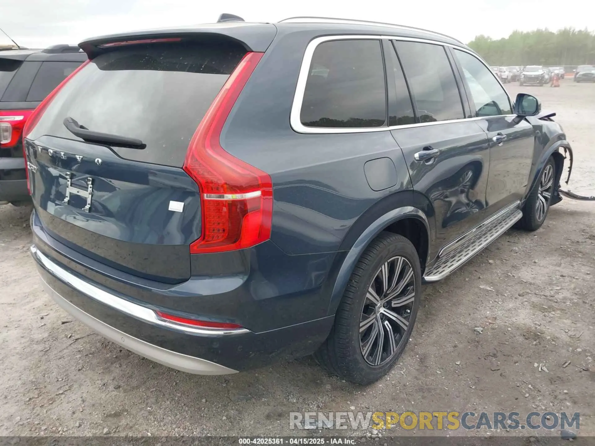 4 Photograph of a damaged car YV4H60CL2N1843820 VOLVO XC90 RECHARGE PLUG-IN HYBRID 2022
