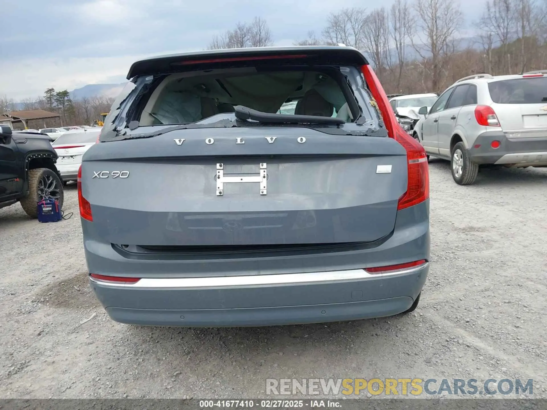 17 Photograph of a damaged car YV4H60CA3P1950747 VOLVO XC90 RECHARGE PLUG-IN HYBRID 2023