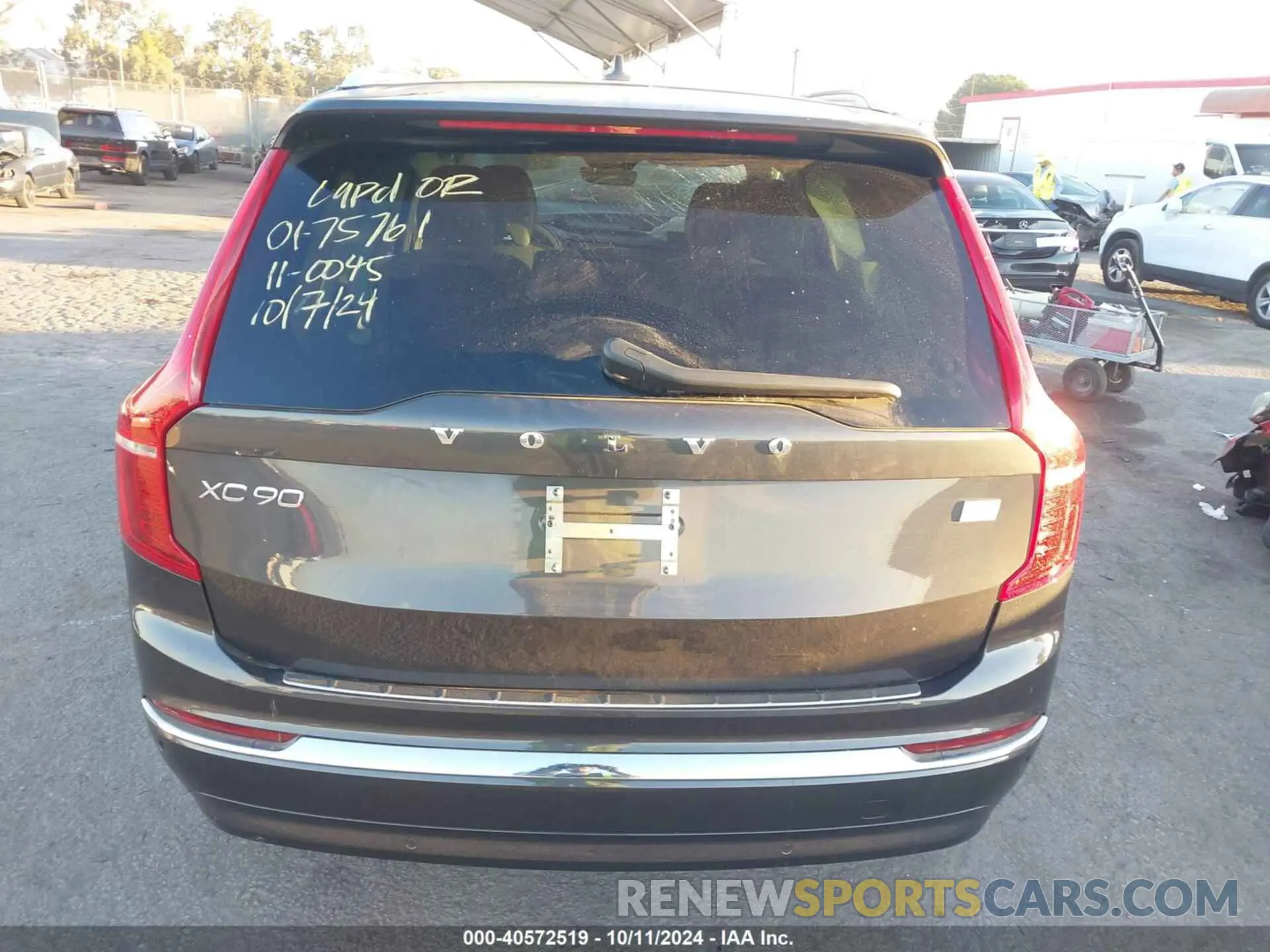 17 Photograph of a damaged car YV4H60CN8P1932165 VOLVO XC90 RECHARGE PLUG-IN HYBRID 2023