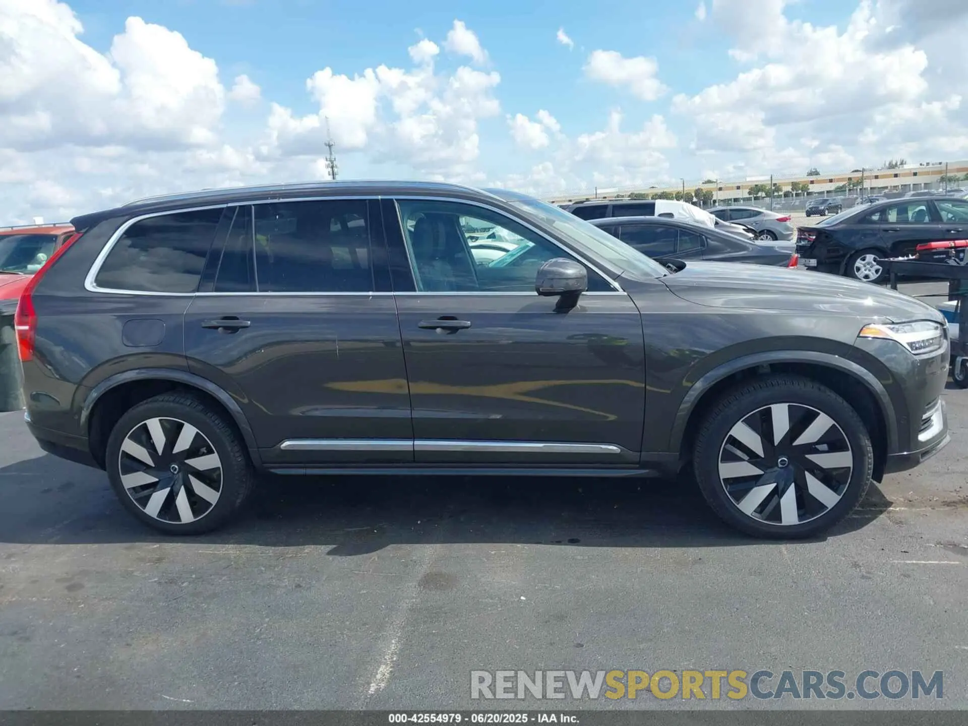 14 Photograph of a damaged car YV4H60CE9R1234070 VOLVO XC90 RECHARGE PLUG-IN HYBRID 2024