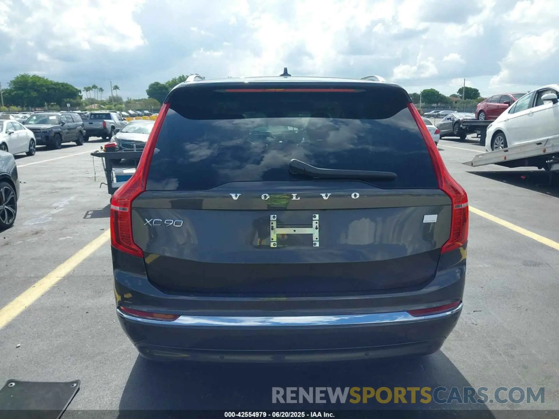 17 Photograph of a damaged car YV4H60CE9R1234070 VOLVO XC90 RECHARGE PLUG-IN HYBRID 2024