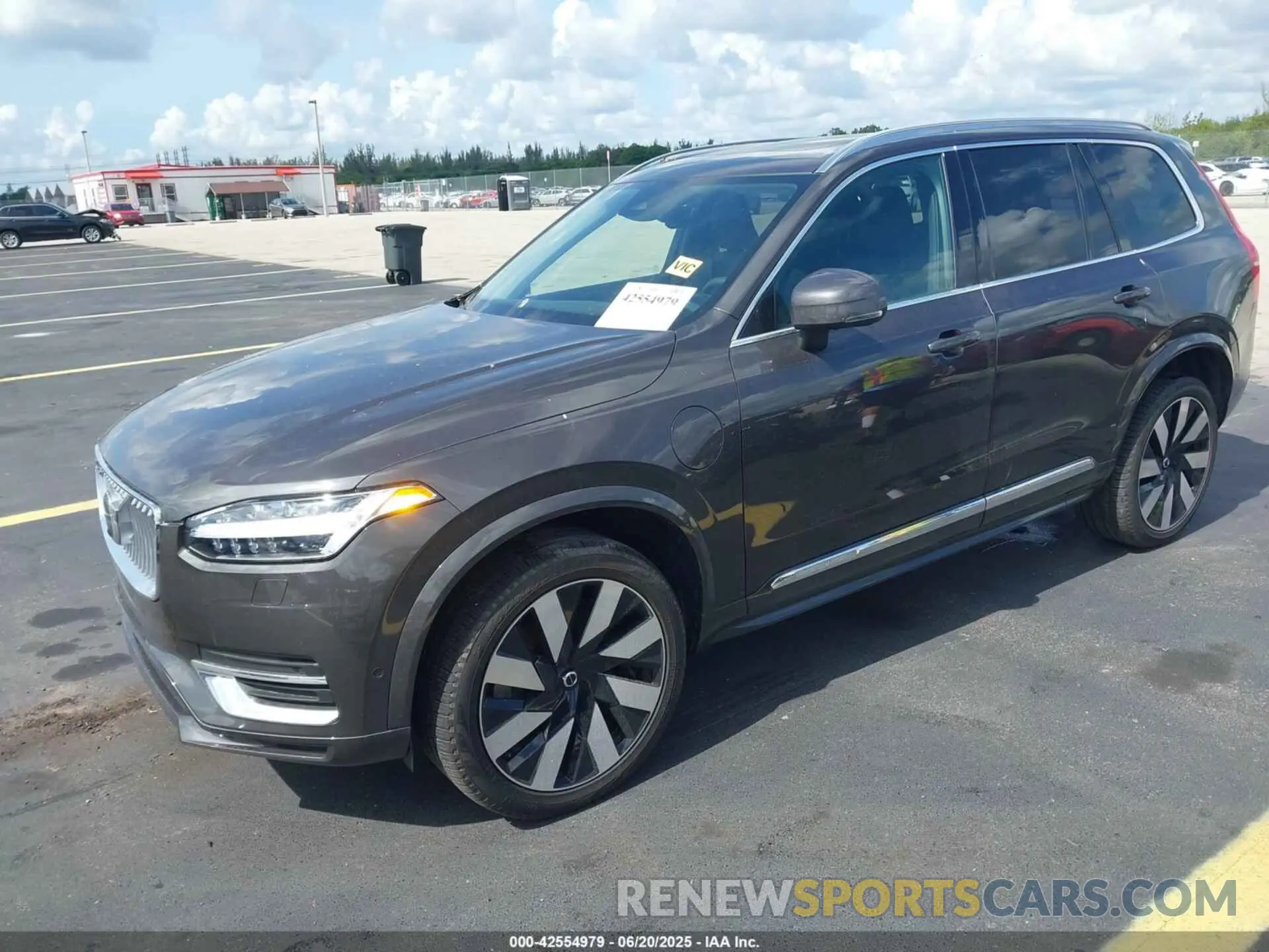 2 Photograph of a damaged car YV4H60CE9R1234070 VOLVO XC90 RECHARGE PLUG-IN HYBRID 2024