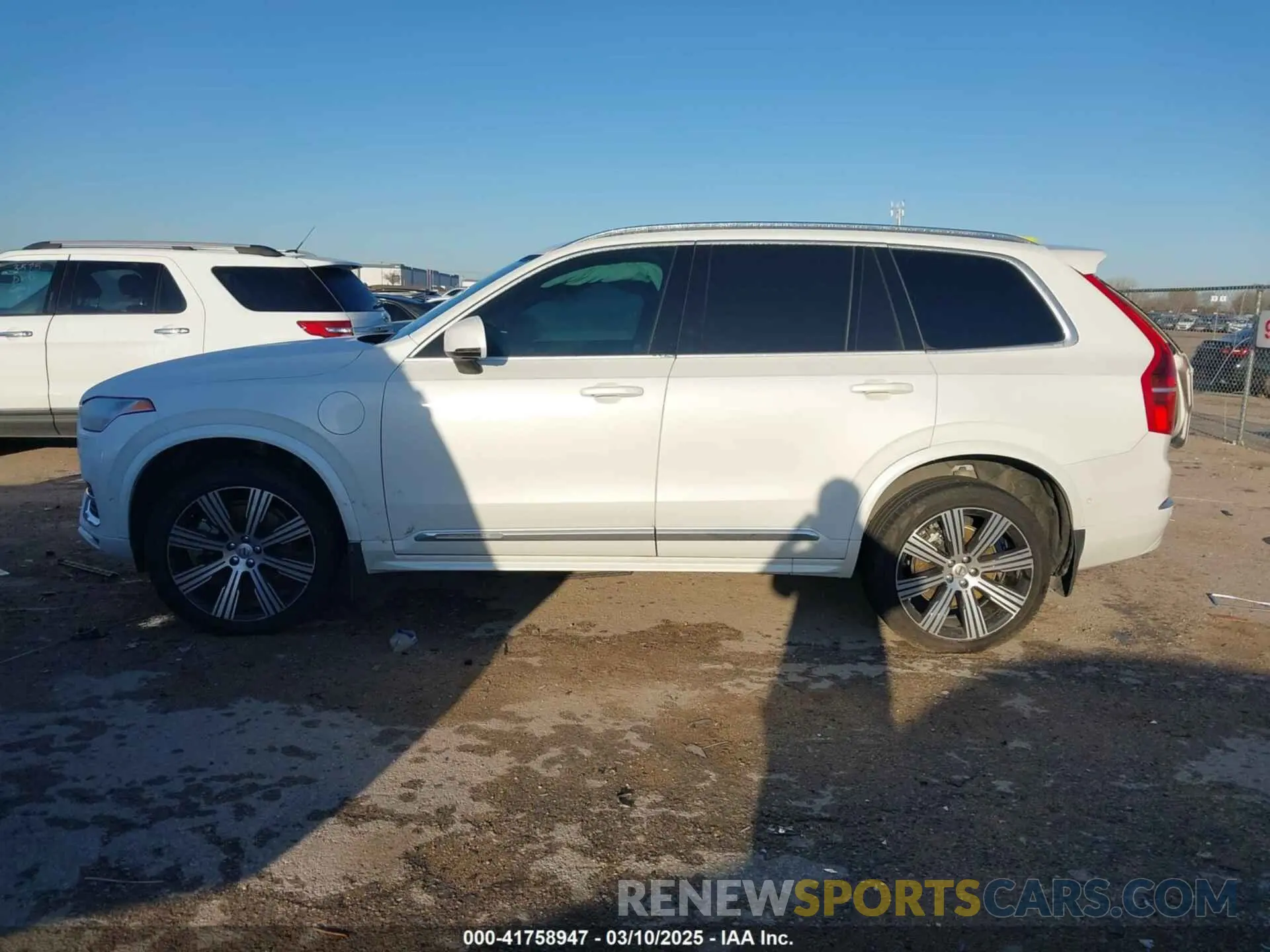 14 Photograph of a damaged car YV4H60CF2R1187327 VOLVO XC90 RECHARGE PLUG-IN HYBRID 2024