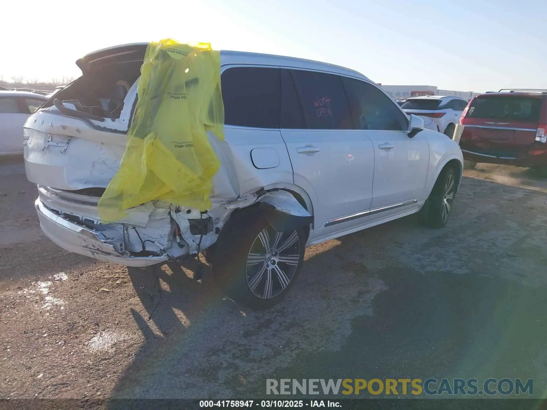 4 Photograph of a damaged car YV4H60CF2R1187327 VOLVO XC90 RECHARGE PLUG-IN HYBRID 2024