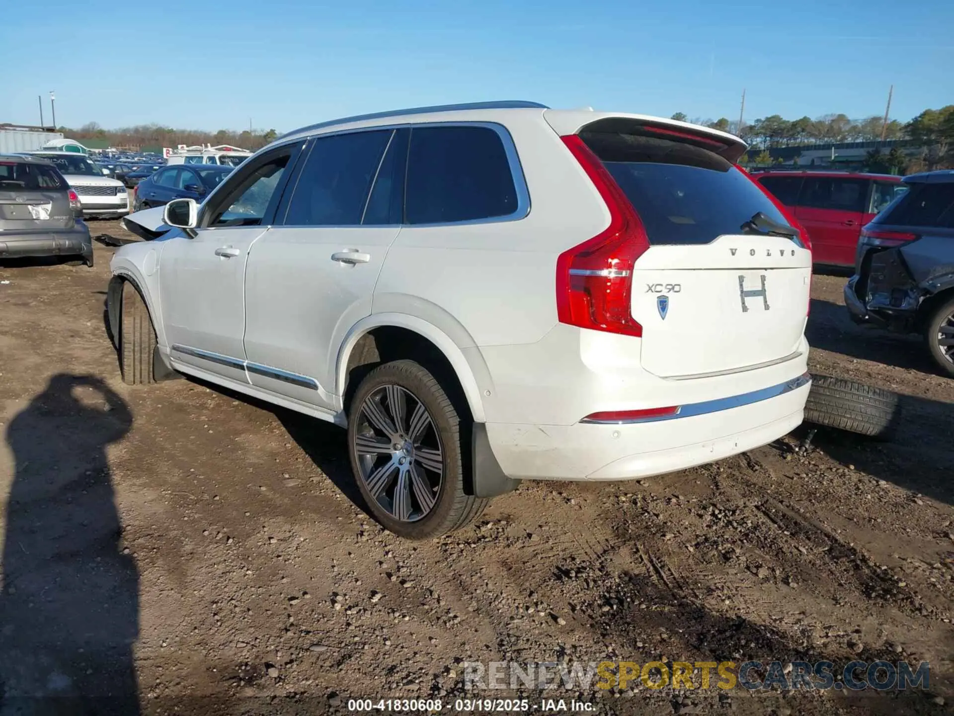 3 Photograph of a damaged car YV4H60CF6R1249568 VOLVO XC90 RECHARGE PLUG-IN HYBRID 2024