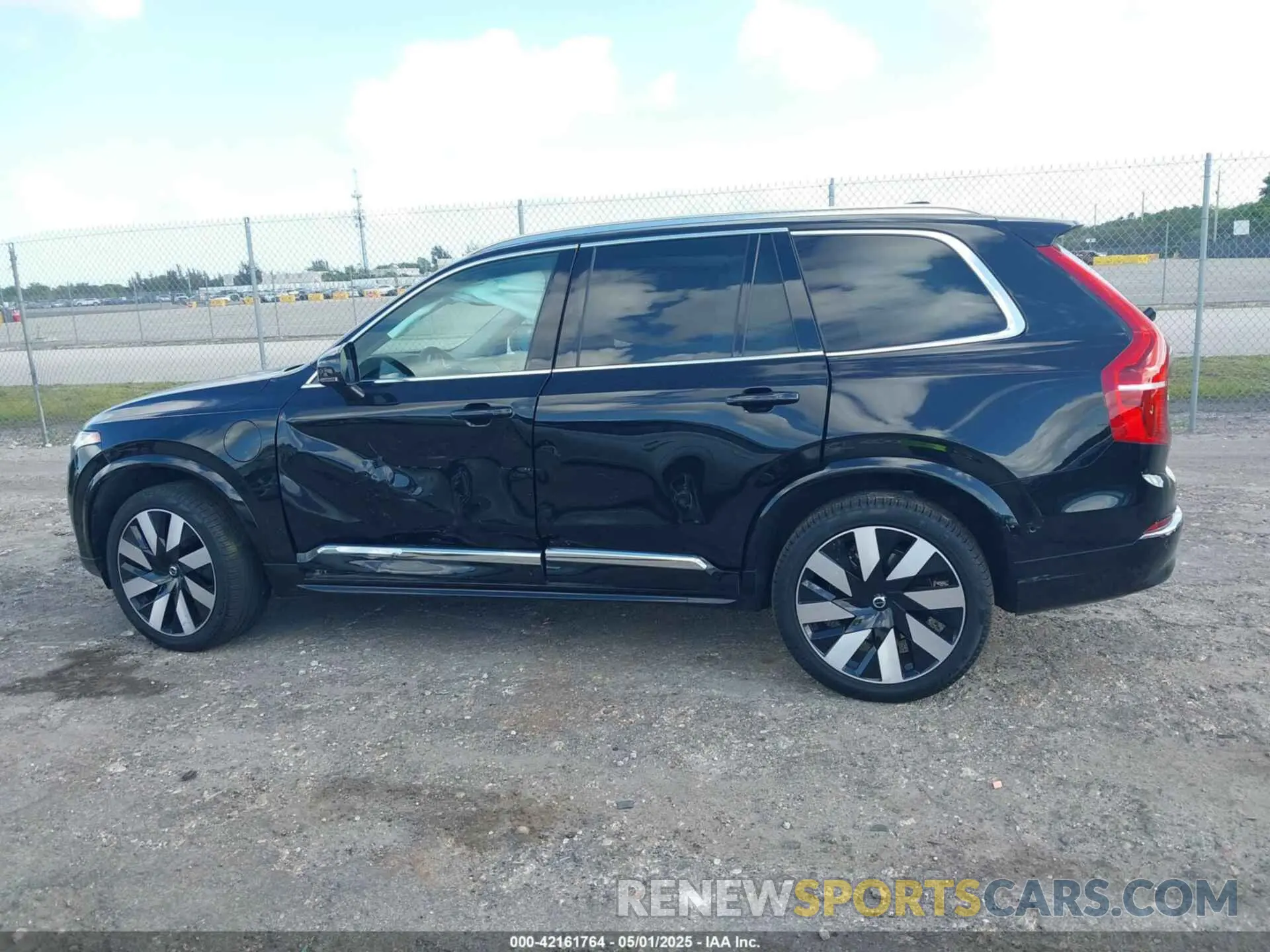 14 Photograph of a damaged car YV4H60LEXR1245014 VOLVO XC90 RECHARGE PLUG-IN HYBRID 2024