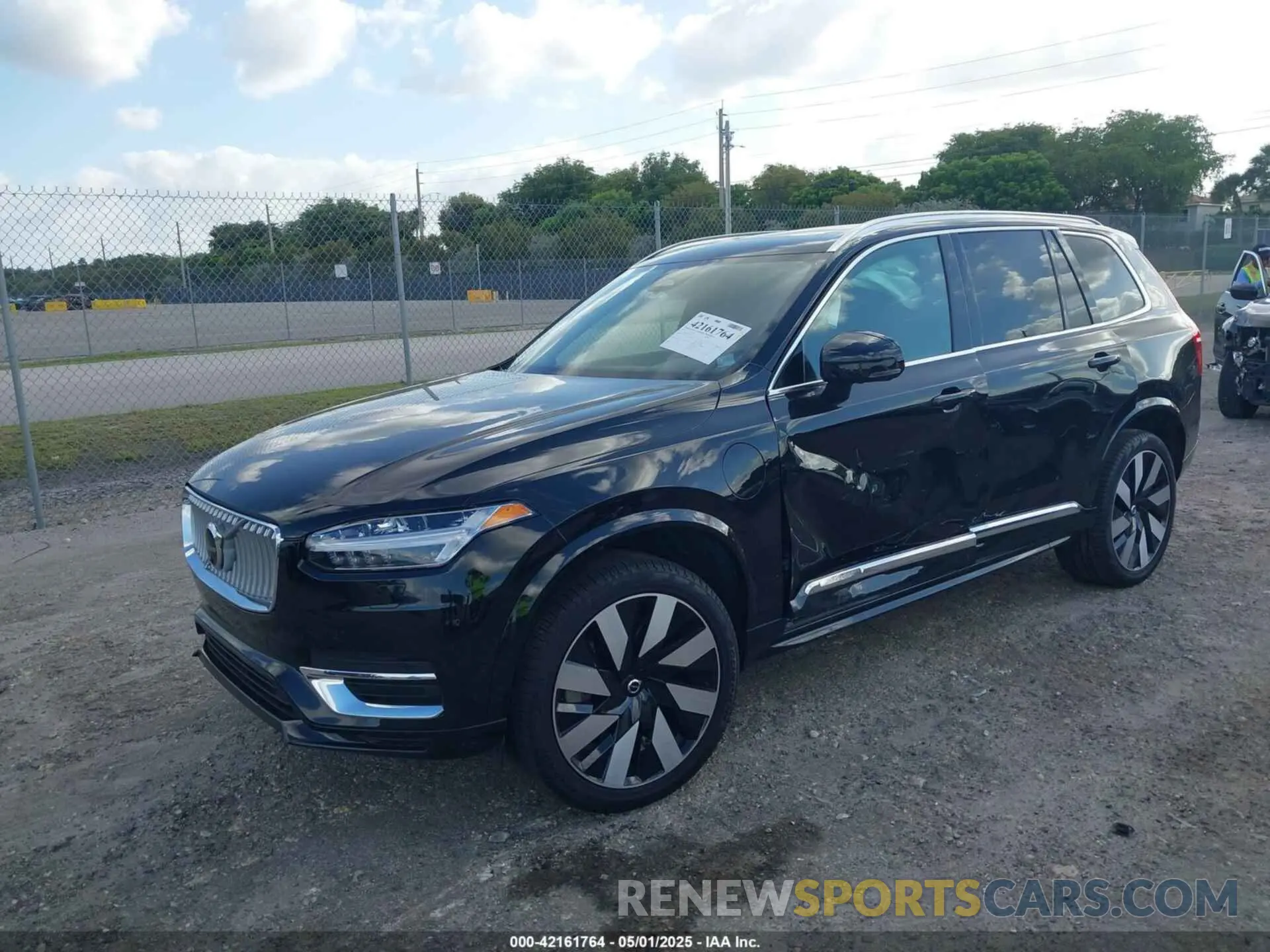2 Photograph of a damaged car YV4H60LEXR1245014 VOLVO XC90 RECHARGE PLUG-IN HYBRID 2024