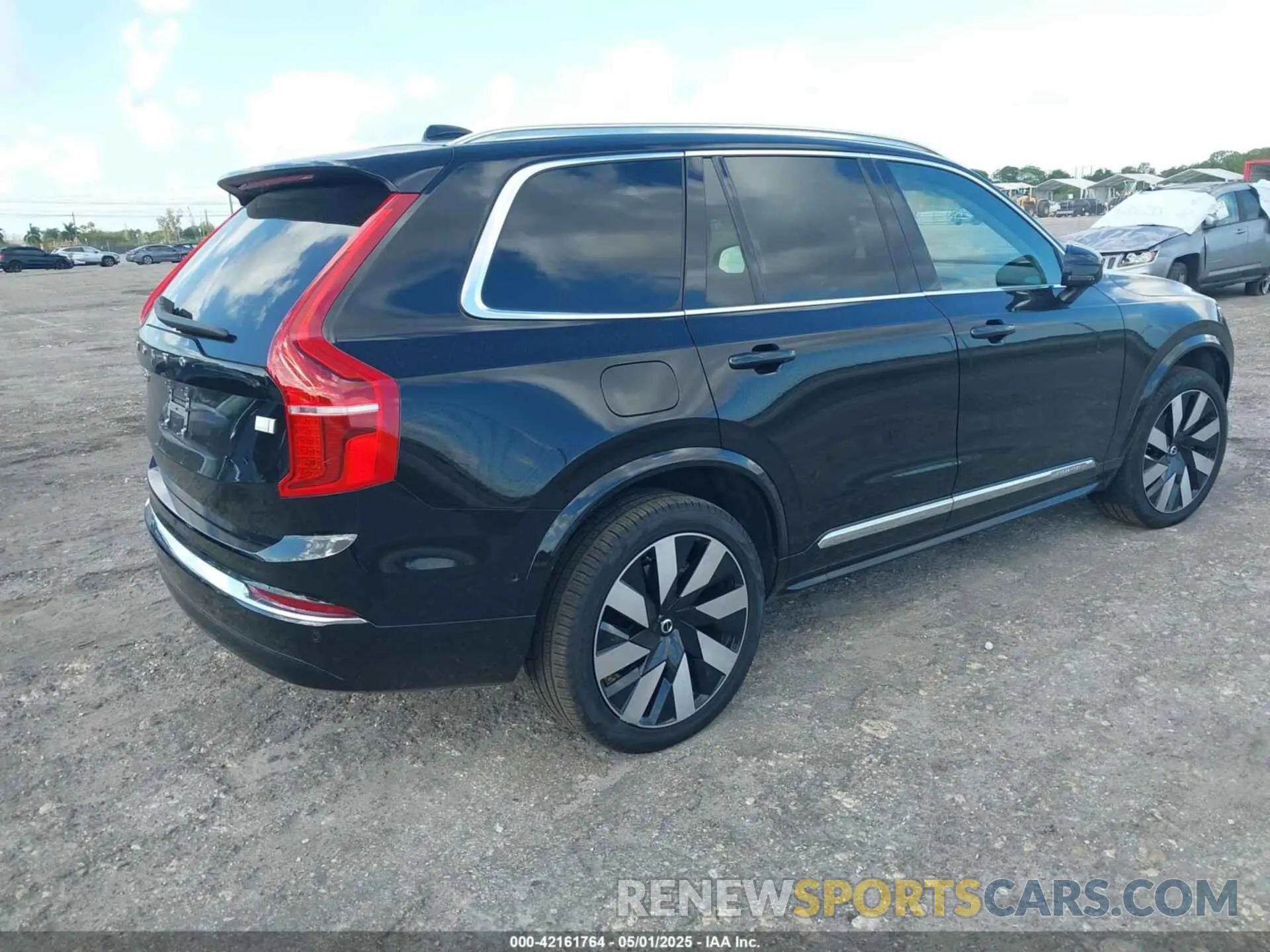 4 Photograph of a damaged car YV4H60LEXR1245014 VOLVO XC90 RECHARGE PLUG-IN HYBRID 2024