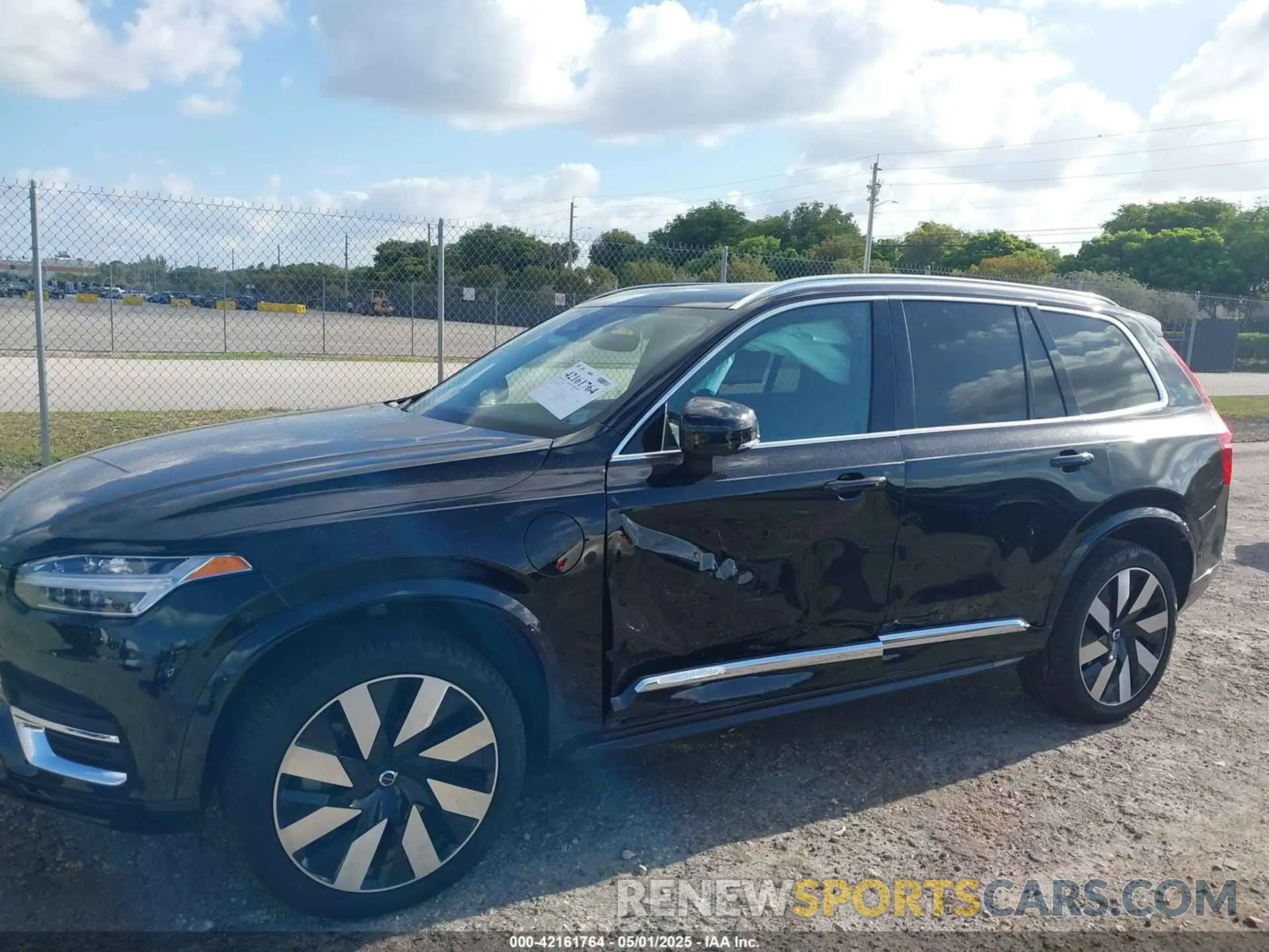 6 Photograph of a damaged car YV4H60LEXR1245014 VOLVO XC90 RECHARGE PLUG-IN HYBRID 2024
