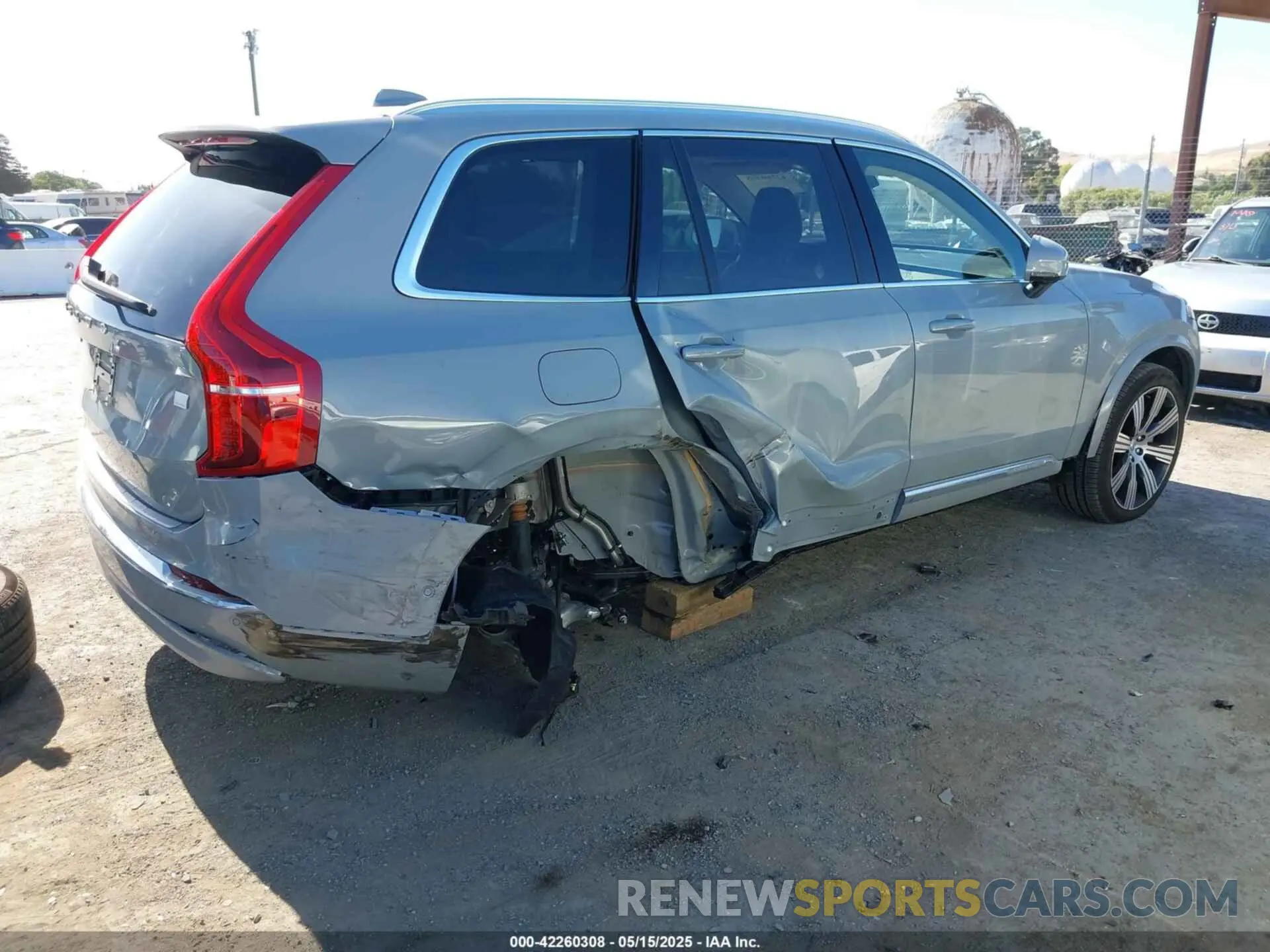 4 Фотография поврежденного автомобиля YV4H60LF1R1235240 VOLVO XC90 RECHARGE PLUG-IN HYBRID 2024