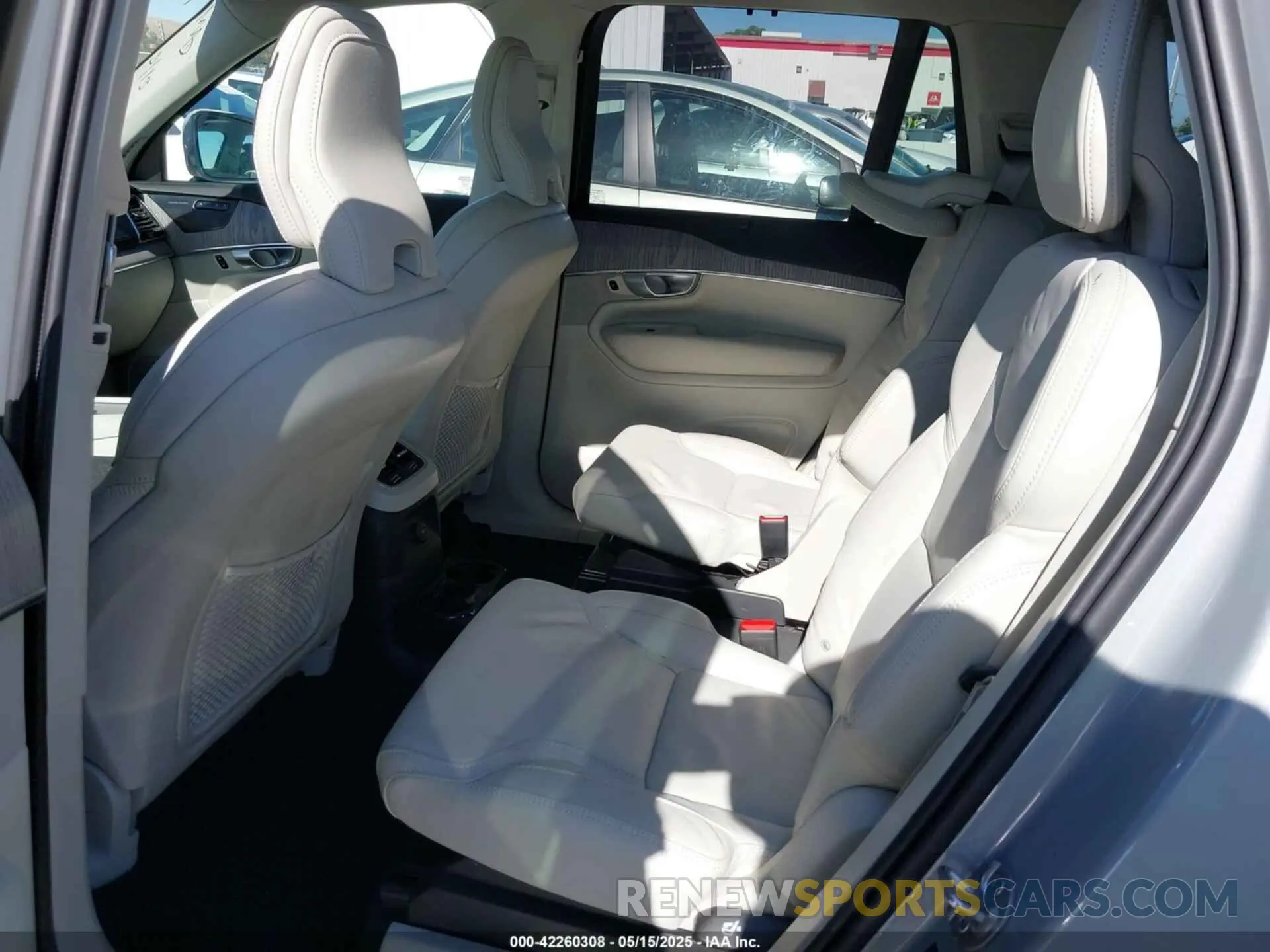 8 Фотография поврежденного автомобиля YV4H60LF1R1235240 VOLVO XC90 RECHARGE PLUG-IN HYBRID 2024