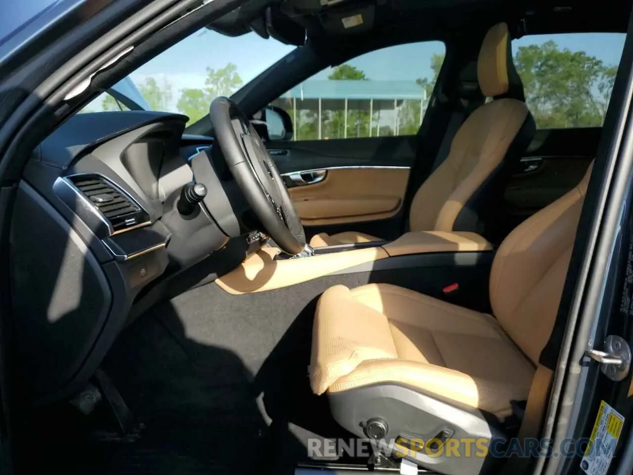 7 Photograph of a damaged car YV4062PF7R1241093 VOLVO XC90 ULTIM 2024